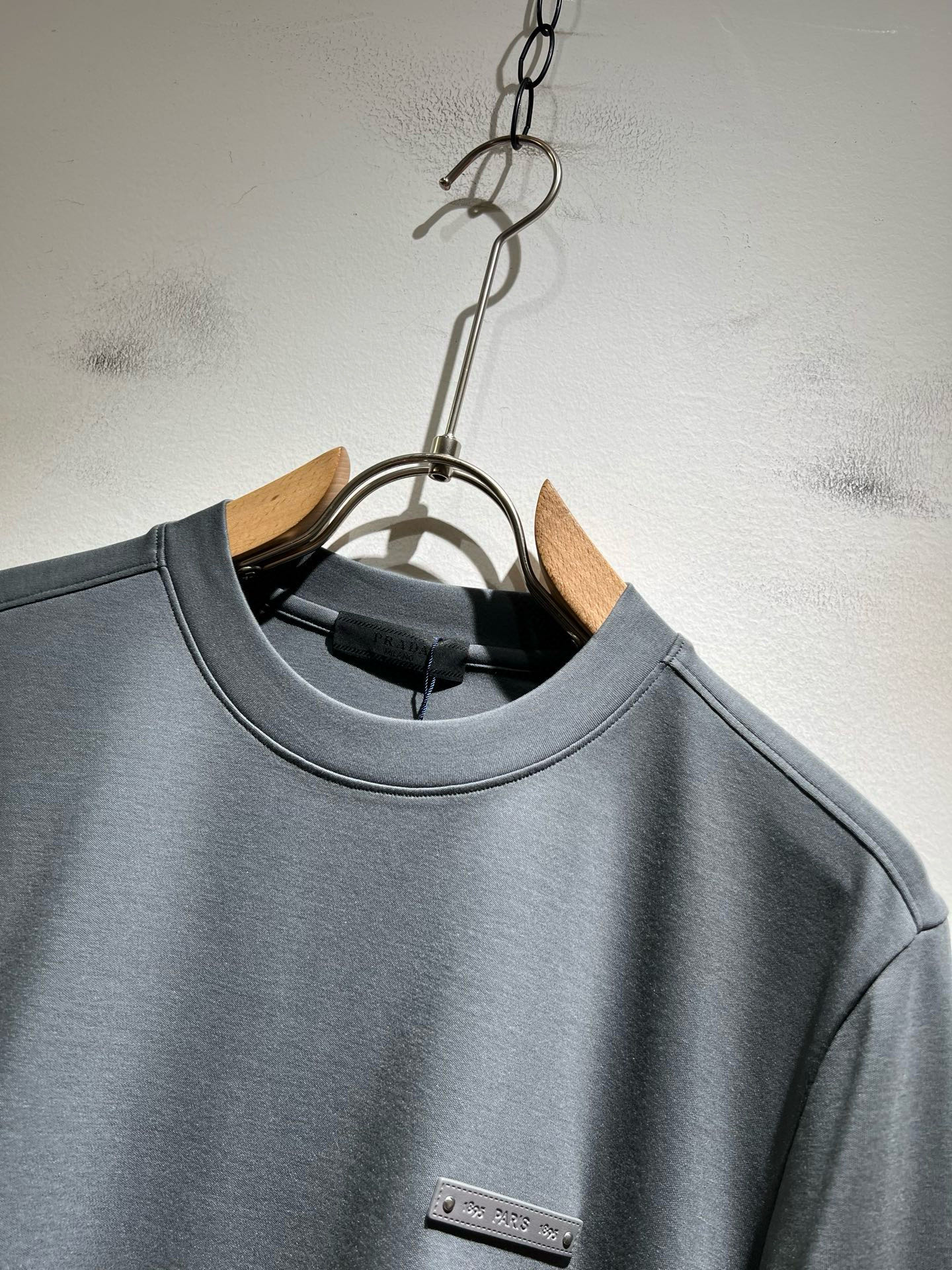 PRAD*A普*达2025秋冬新款男士长袖打底衫，最新款全网独家首上！！~既经典有时尚百搭，谁不爱啊，将