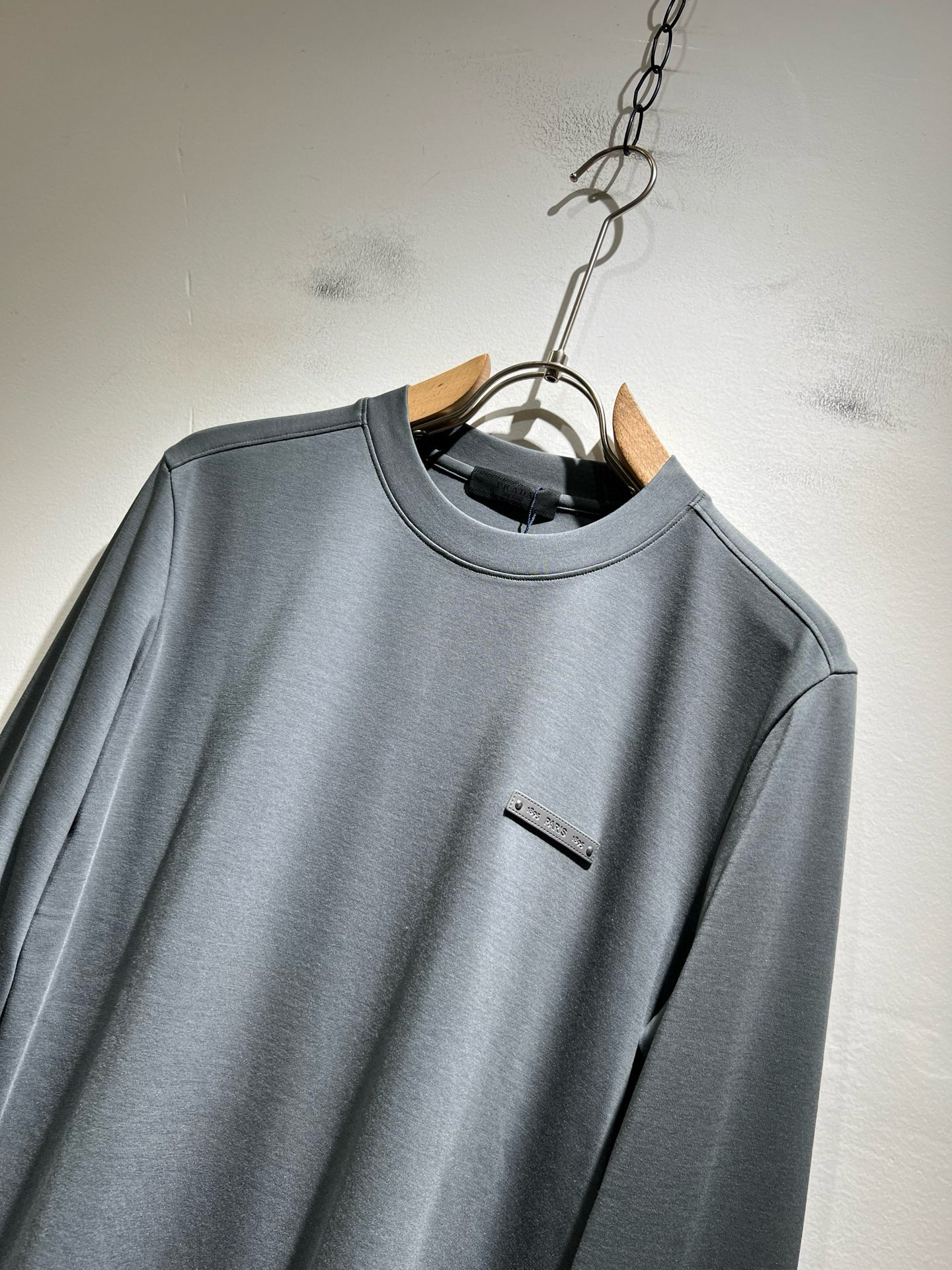 PRAD*A普*达2025秋冬新款男士长袖打底衫，最新款全网独家首上！！~既经典有时尚百搭，谁不爱啊，将