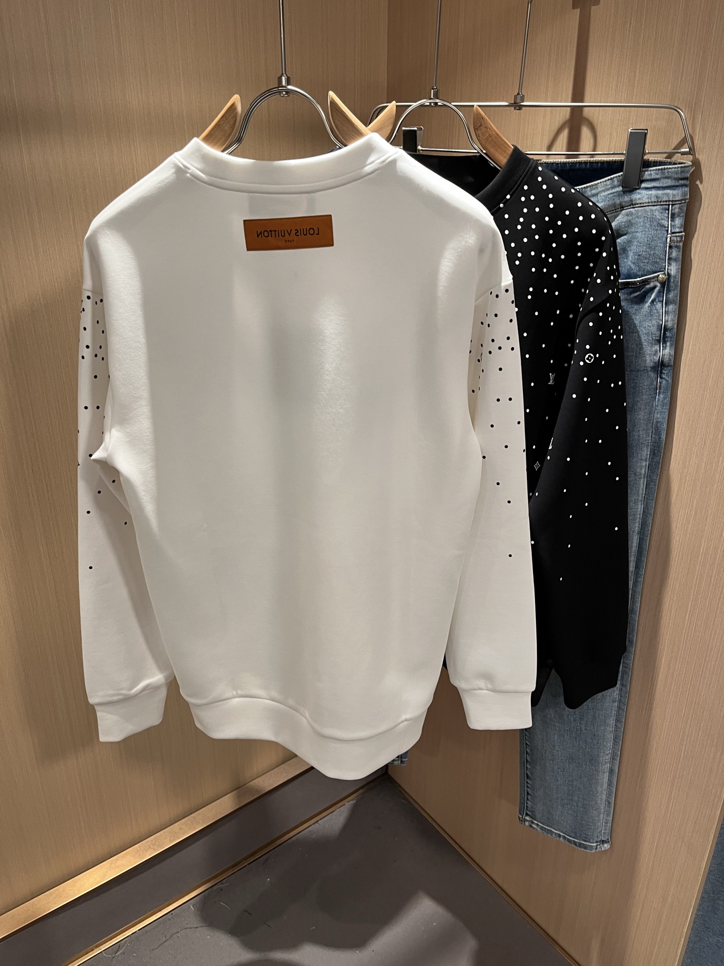 LouisVuitt*路易*登 2025秋冬全新系列单品上线，非常时髦前卫的一款男女同款👫长袖卫衣，胸前