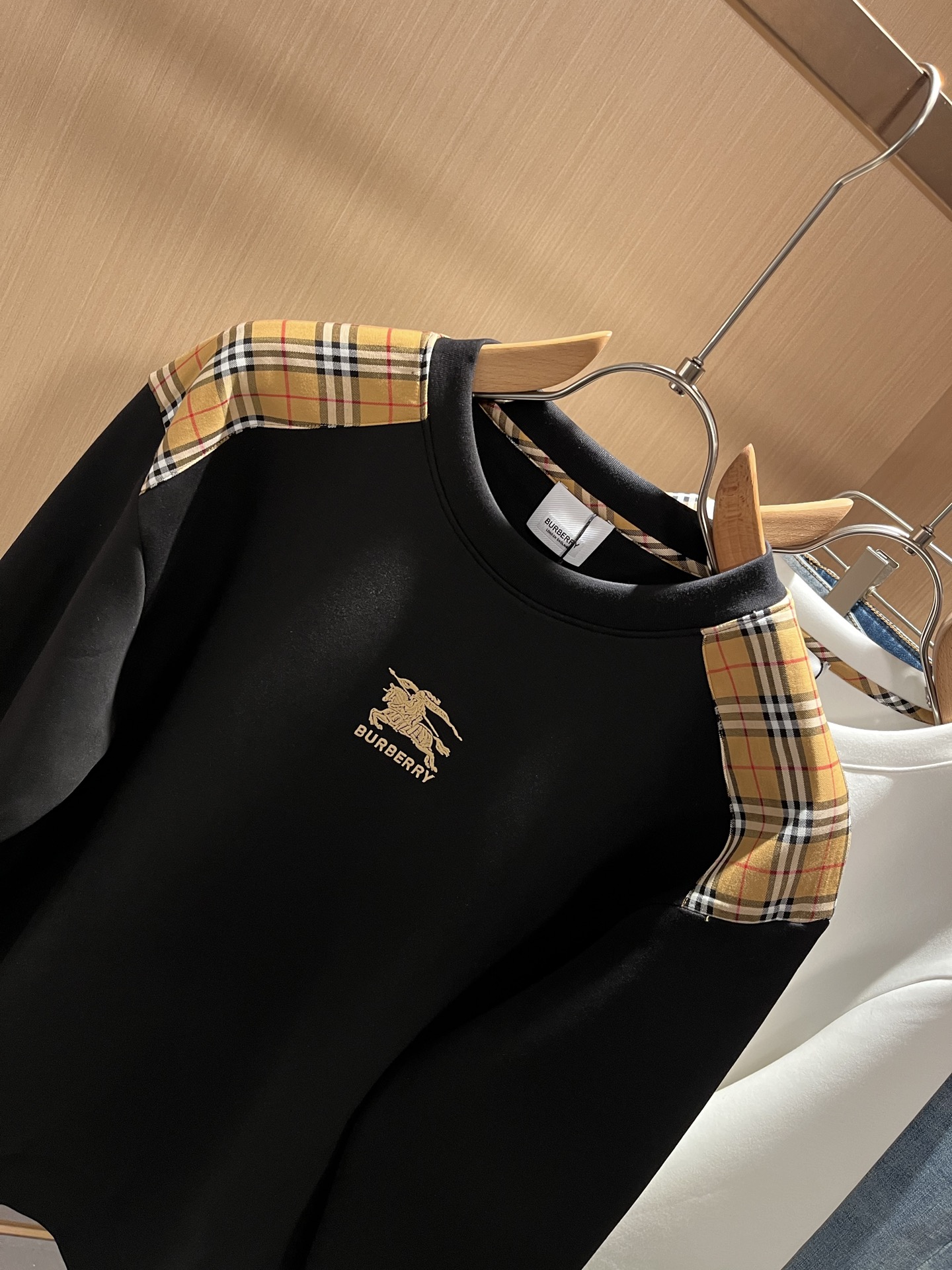 BURBER*Y巴*莉 2025秋冬新款男女同款👫基础休闲百搭棉质圆领卫衣，男女同款卫衣！贸易公司渠道稀