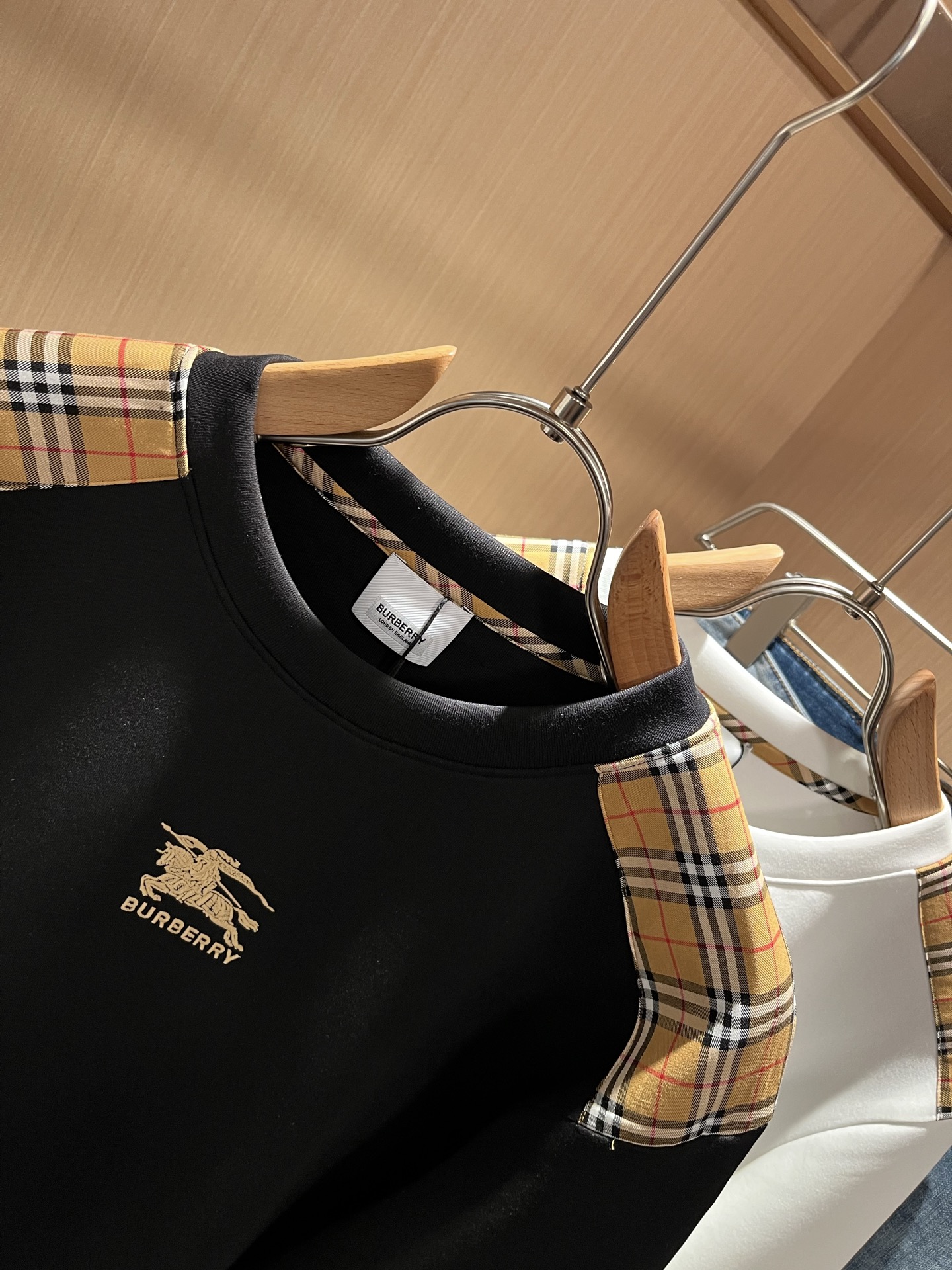 BURBER*Y巴*莉 2025秋冬新款男女同款👫基础休闲百搭棉质圆领卫衣，男女同款卫衣！贸易公司渠道稀