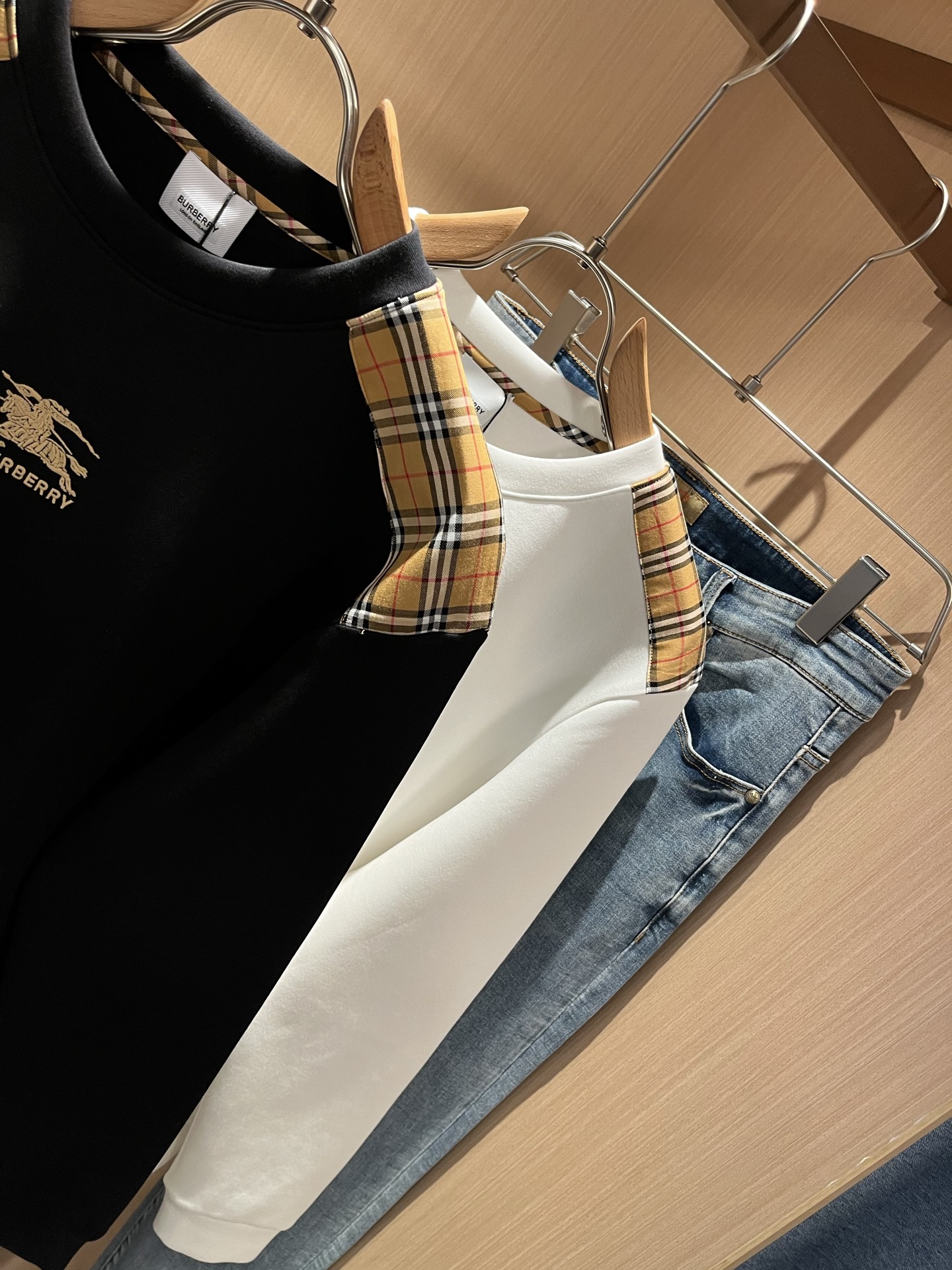 BURBER*Y巴*莉 2025秋冬新款男女同款👫基础休闲百搭棉质圆领卫衣，男女同款卫衣！贸易公司渠道稀