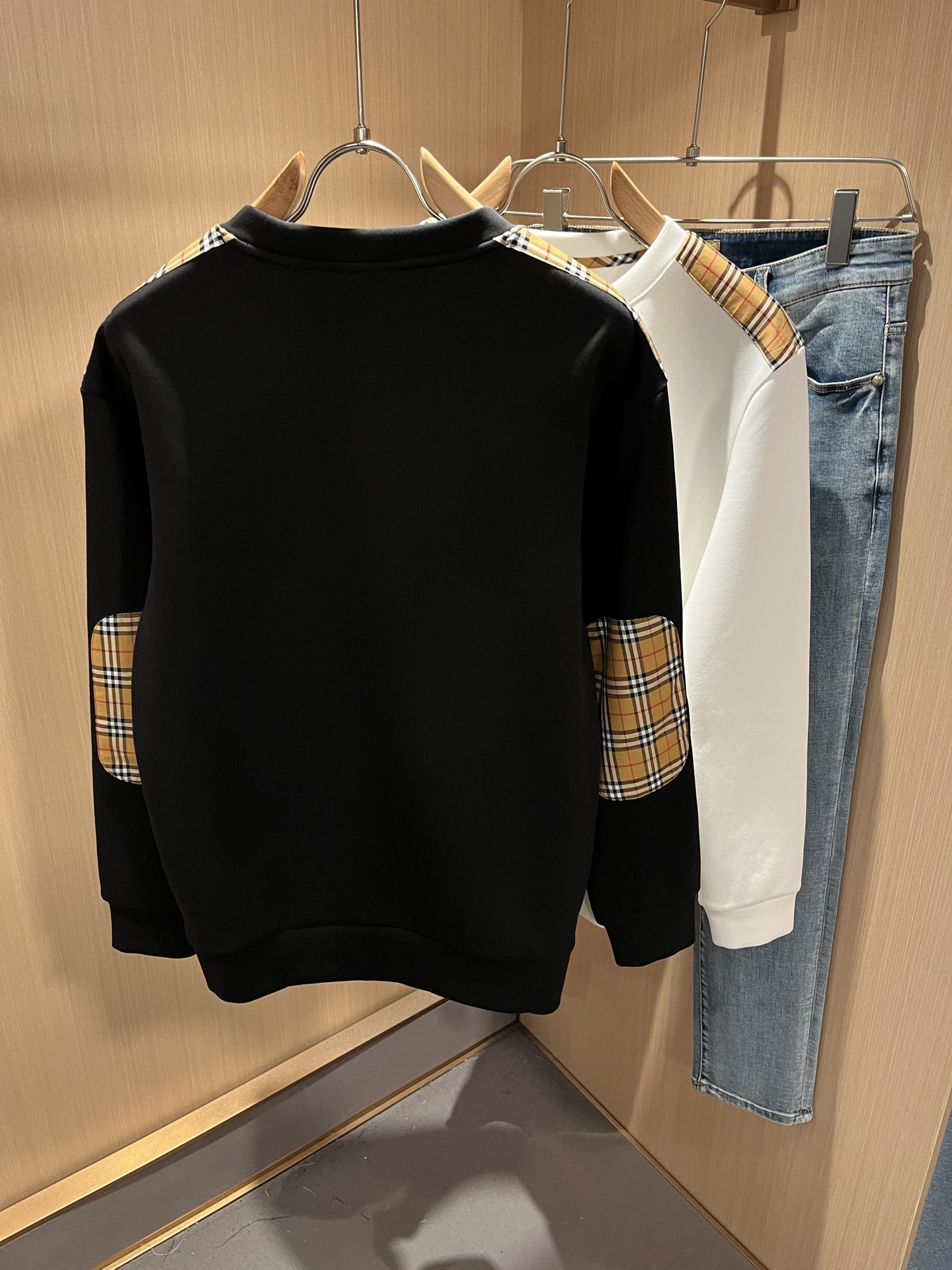 BURBER*Y巴*莉 2025秋冬新款男女同款👫基础休闲百搭棉质圆领卫衣，男女同款卫衣！贸易公司渠道稀