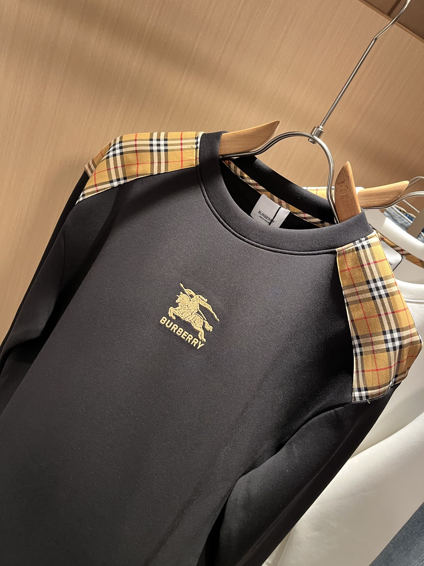 BURBER*Y巴*莉 2025秋冬新款男女同款👫基础休闲百搭棉质圆领卫衣，男女同款卫衣！贸易公司渠道稀