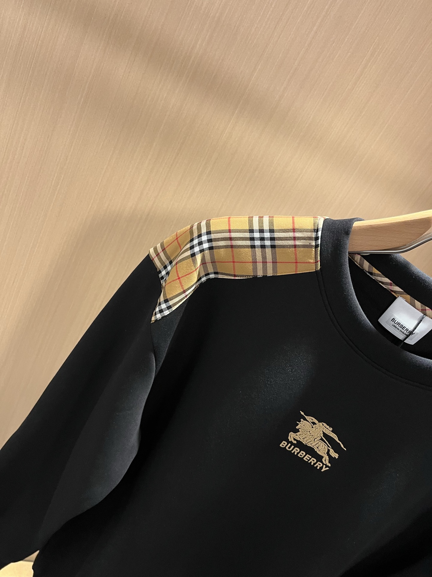 BURBER*Y巴*莉 2025秋冬新款男女同款👫基础休闲百搭棉质圆领卫衣，男女同款卫衣！贸易公司渠道稀