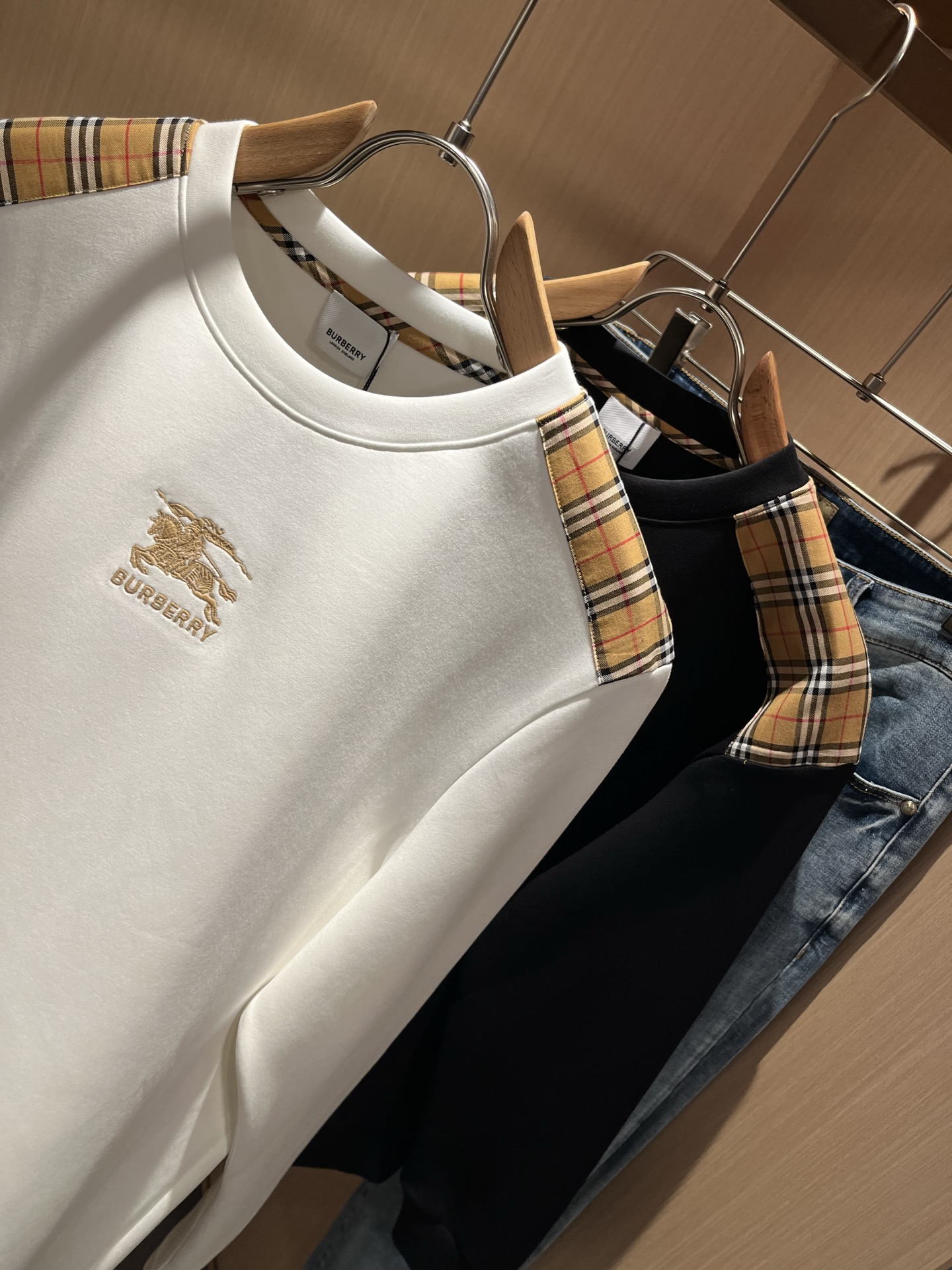 BURBER*Y巴*莉 2025秋冬新款男女同款👫基础休闲百搭棉质圆领卫衣，男女同款卫衣！贸易公司渠道稀