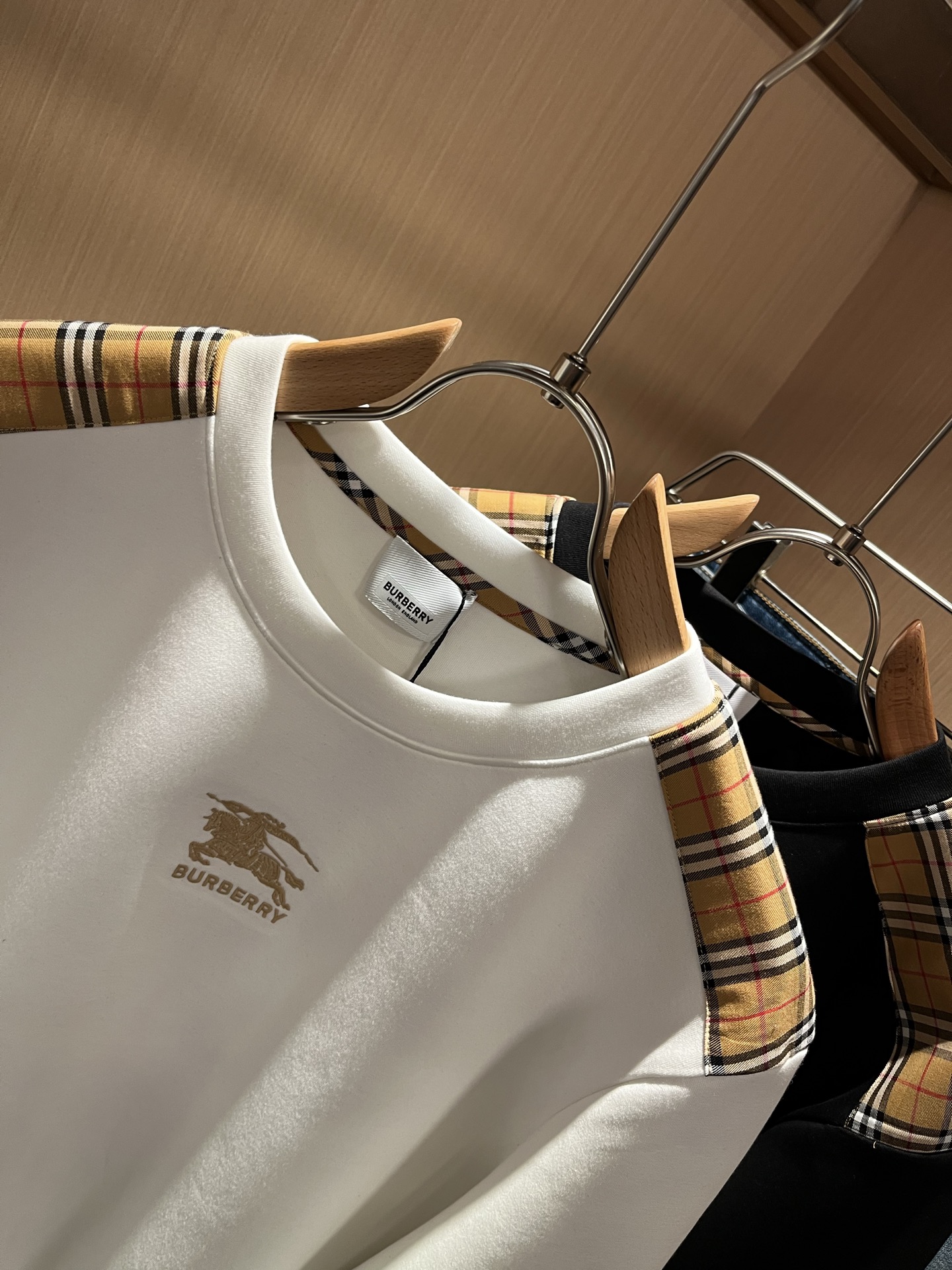 BURBER*Y巴*莉 2025秋冬新款男女同款👫基础休闲百搭棉质圆领卫衣，男女同款卫衣！贸易公司渠道稀