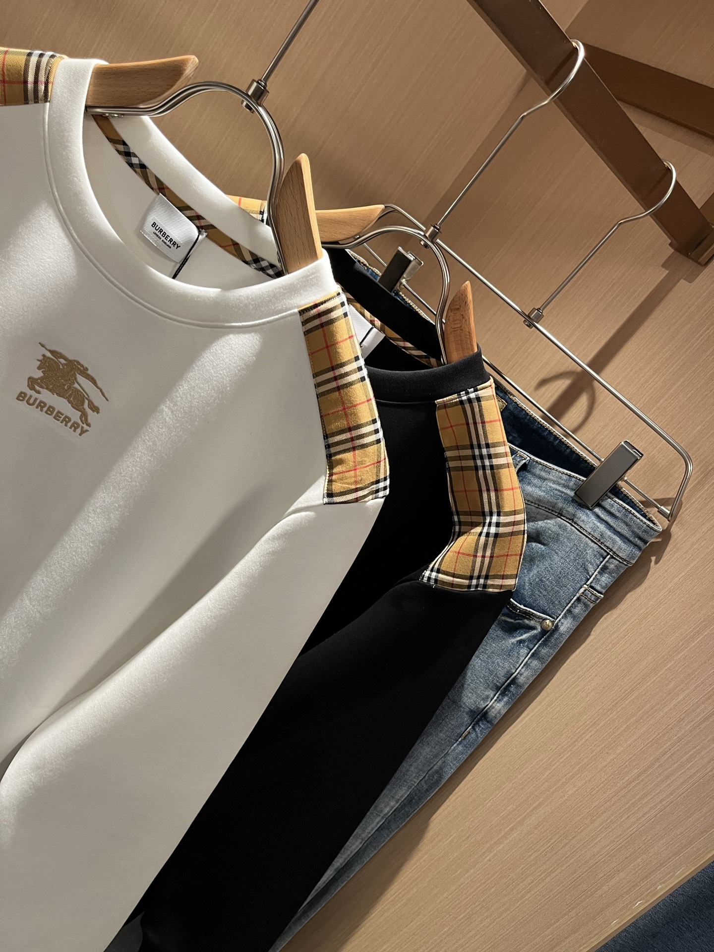 BURBER*Y巴*莉 2025秋冬新款男女同款👫基础休闲百搭棉质圆领卫衣，男女同款卫衣！贸易公司渠道稀