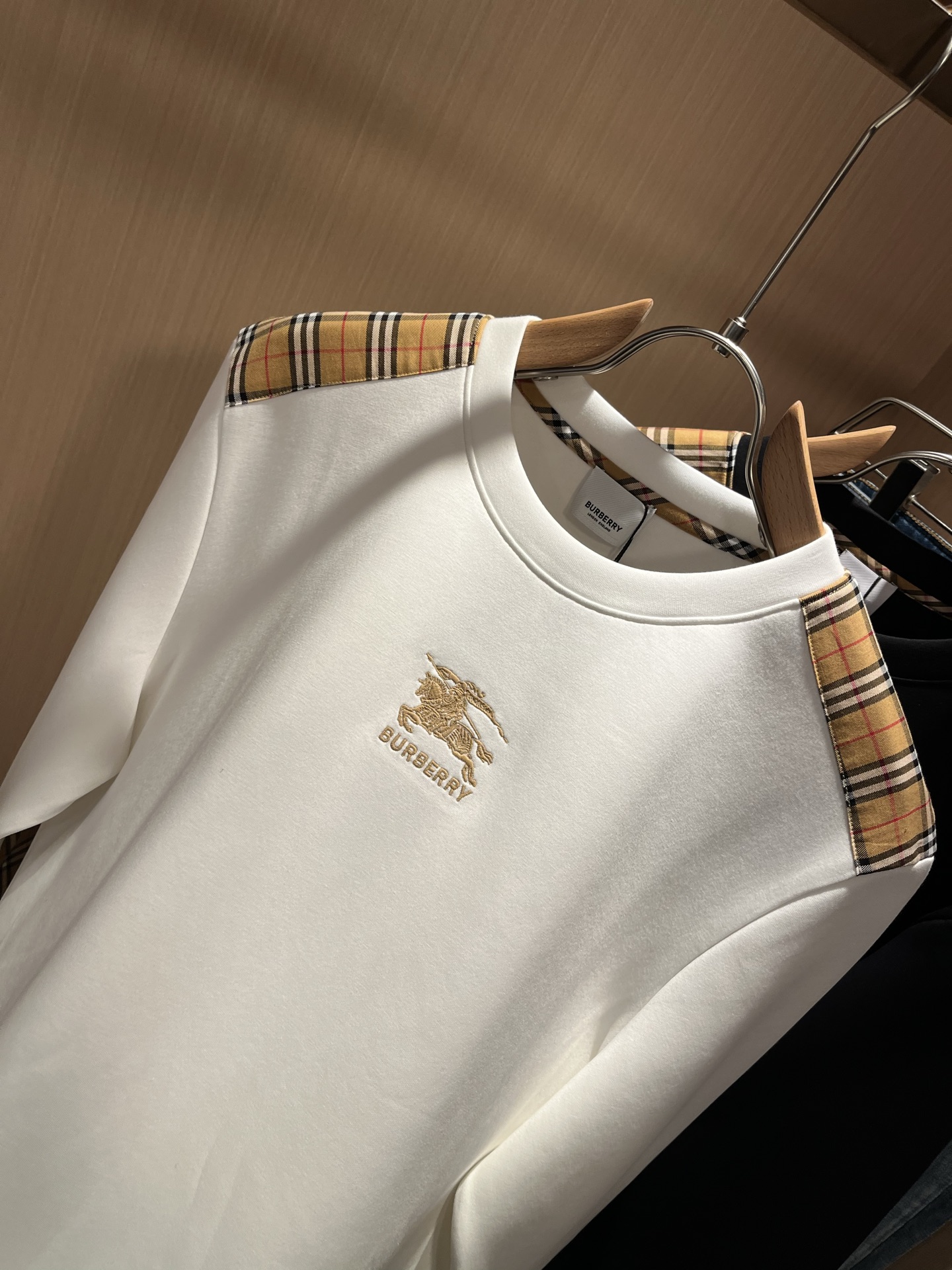 BURBER*Y巴*莉 2025秋冬新款男女同款👫基础休闲百搭棉质圆领卫衣，男女同款卫衣！贸易公司渠道稀