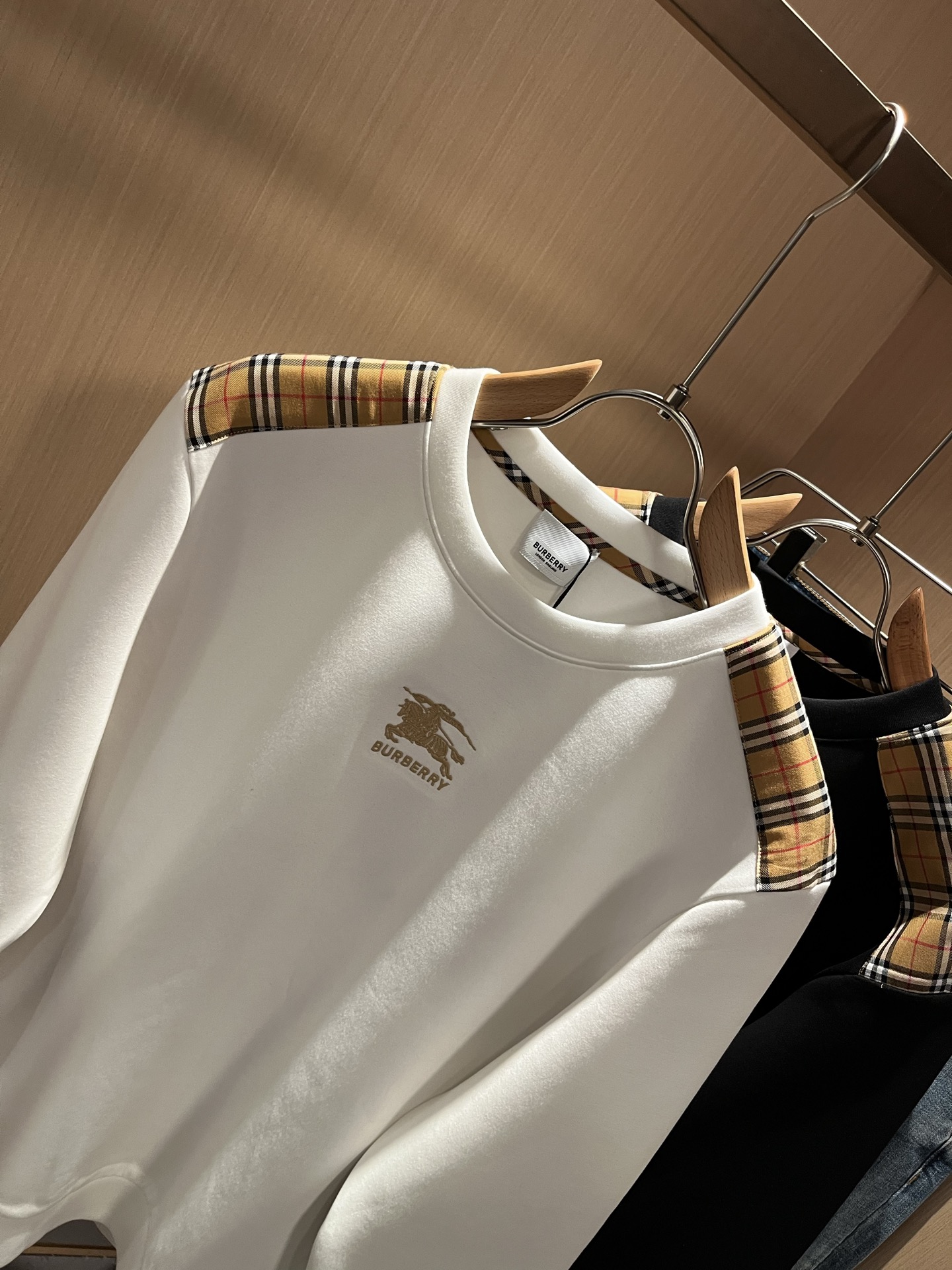 BURBER*Y巴*莉 2025秋冬新款男女同款👫基础休闲百搭棉质圆领卫衣，男女同款卫衣！贸易公司渠道稀