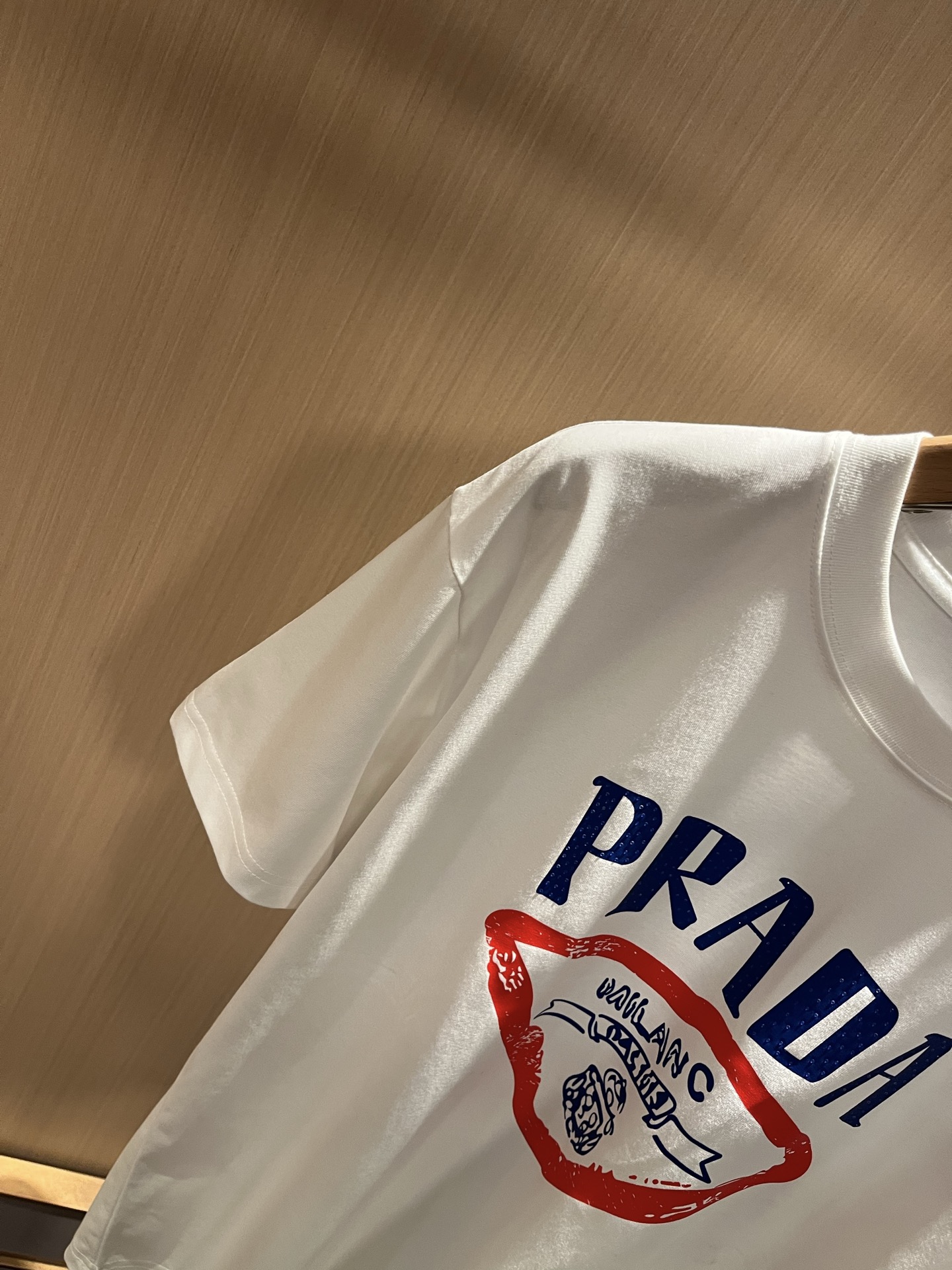 PRAD*A普*达2025春夏新款男女同款👫短袖T恤，最新款全网独家首上！！~既经典有时尚百搭，谁不爱啊