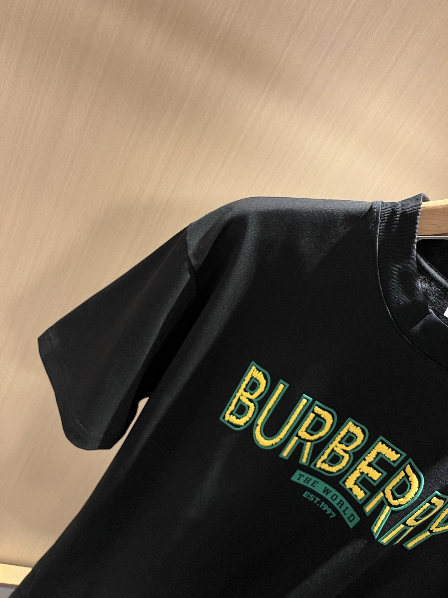 BURBER*Y巴*莉2025春夏新品男女同款👫短袖T恤，重磅来袭，最近比较火热的环保纯棉面料制作而成，