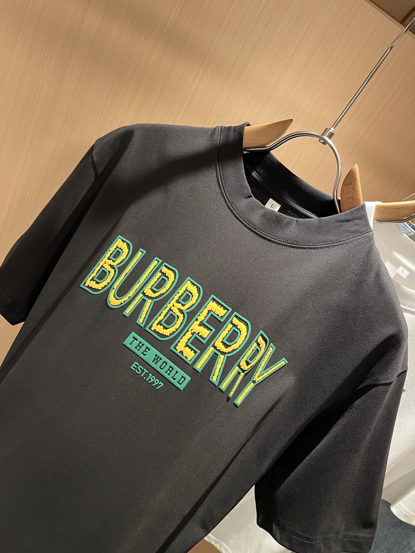 BURBER*Y巴*莉2025春夏新品男女同款👫短袖T恤，重磅来袭，最近比较火热的环保纯棉面料制作而成，