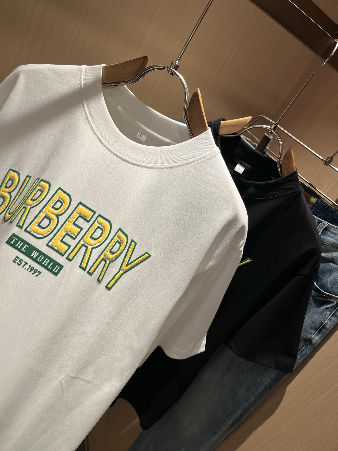 BURBER*Y巴*莉2025春夏新品男女同款👫短袖T恤，重磅来袭，最近比较火热的环保纯棉面料制作而成，