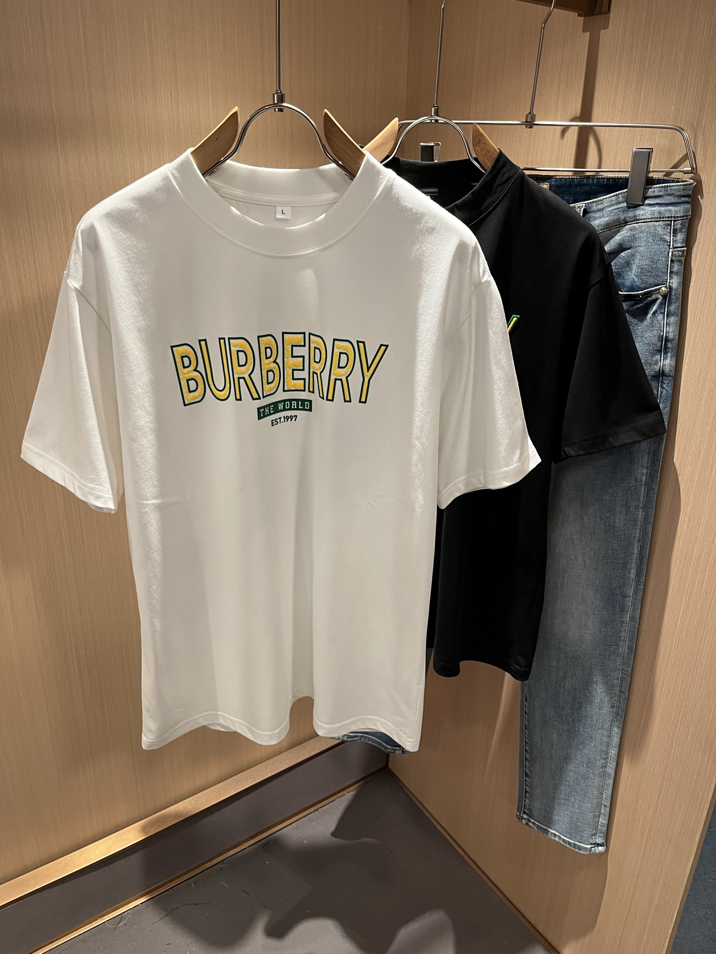 BURBER*Y巴*莉2025春夏新品男女同款👫短袖T恤，重磅来袭，最近比较火热的环保纯棉面料制作而成，