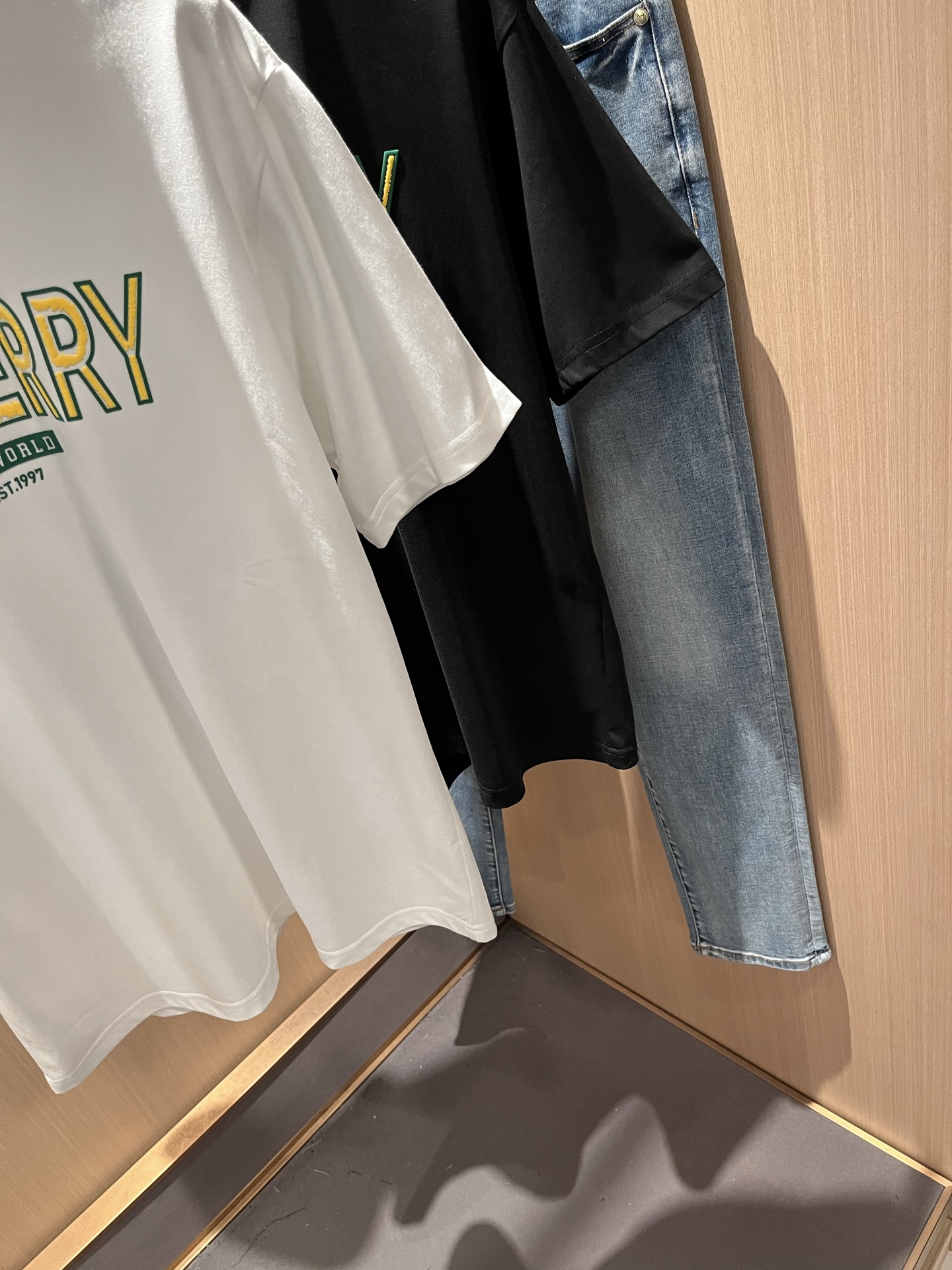 BURBER*Y巴*莉2025春夏新品男女同款👫短袖T恤，重磅来袭，最近比较火热的环保纯棉面料制作而成，