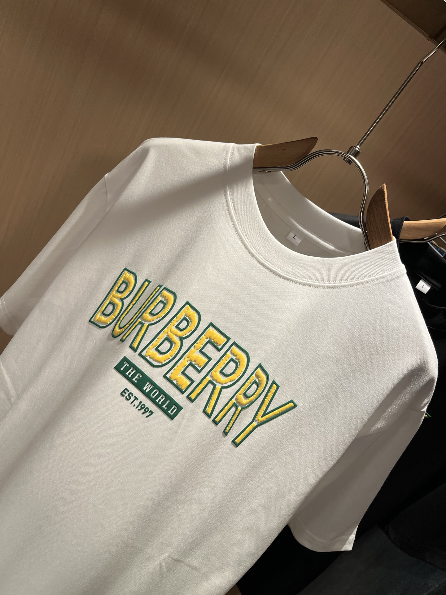 BURBER*Y巴*莉2025春夏新品男女同款👫短袖T恤，重磅来袭，最近比较火热的环保纯棉面料制作而成，