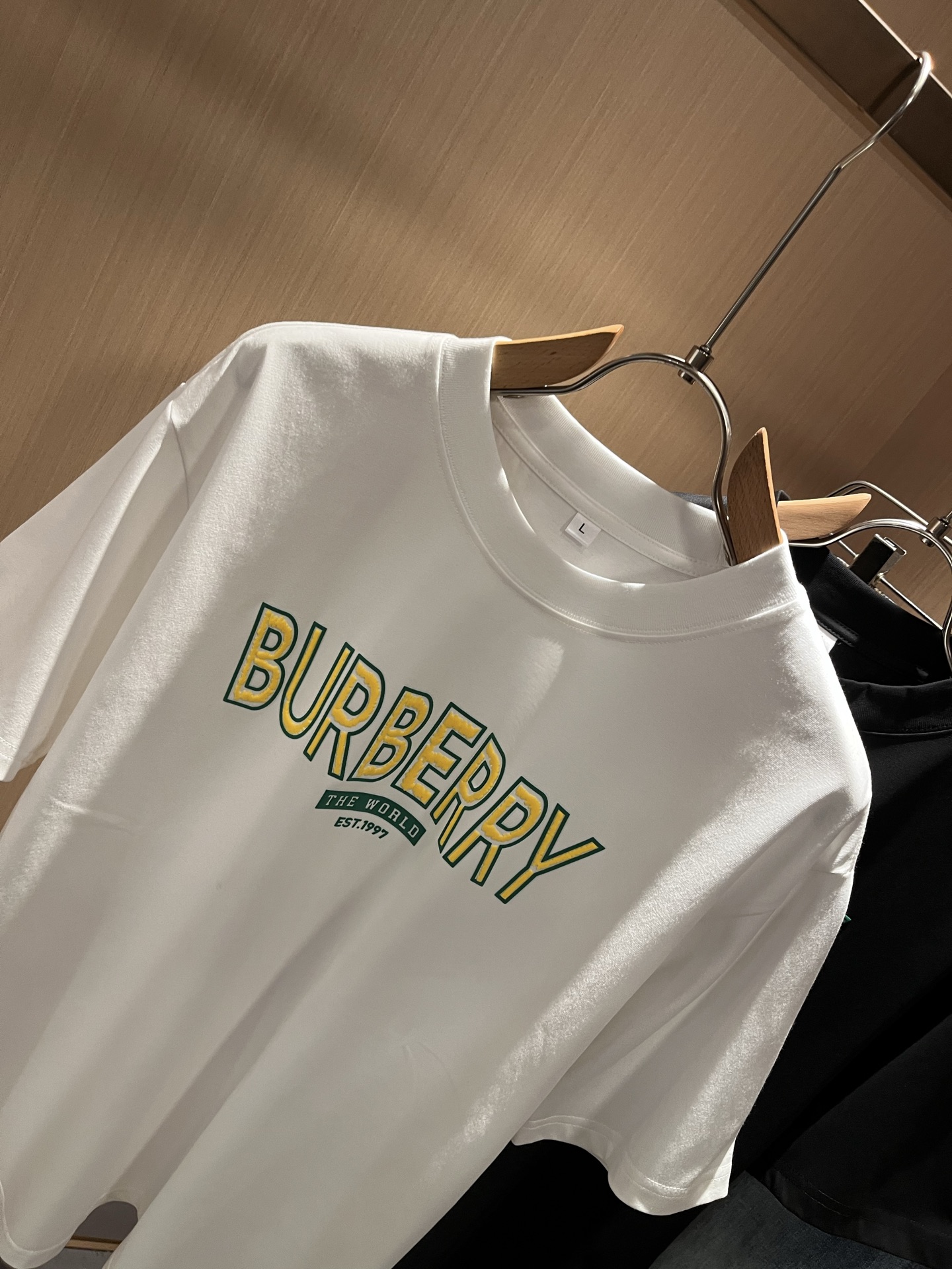 BURBER*Y巴*莉2025春夏新品男女同款👫短袖T恤，重磅来袭，最近比较火热的环保纯棉面料制作而成，