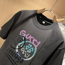 BALENCI*GA巴黎*家 2025春夏新款男女同款👫短袖T恤!走秀图案印花时尚休闲短袖T恤衫!设计l BALENCI*GA巴黎*家 2025春夏新款男女同款👫短袖T恤!走秀图案印花时尚休闲短袖T恤衫!设计l