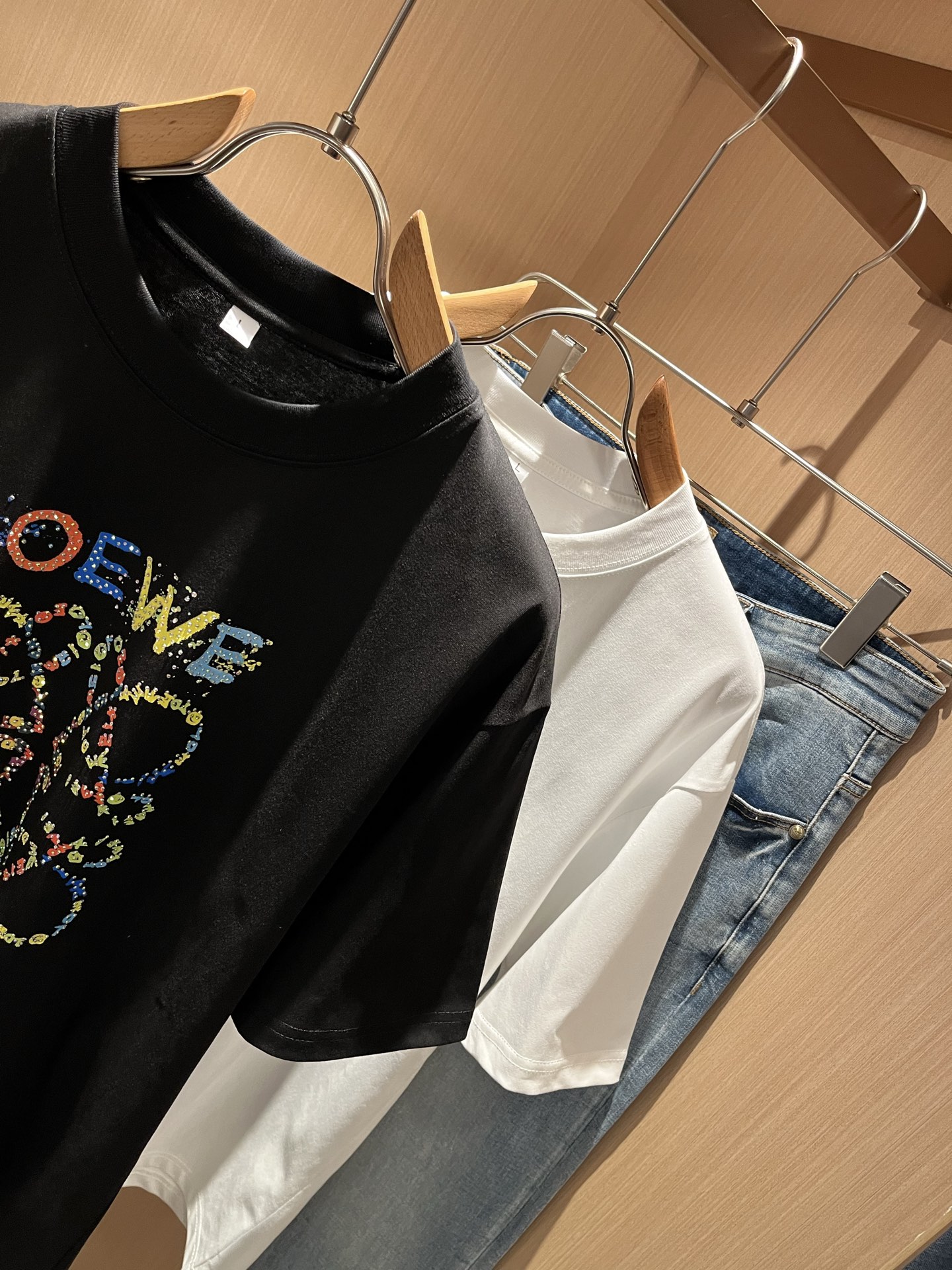 LOE*WE罗*威 2025春夏新款男女同款👫短袖T恤，意大利原厂订单渠道，极具个性高级风，标志logo