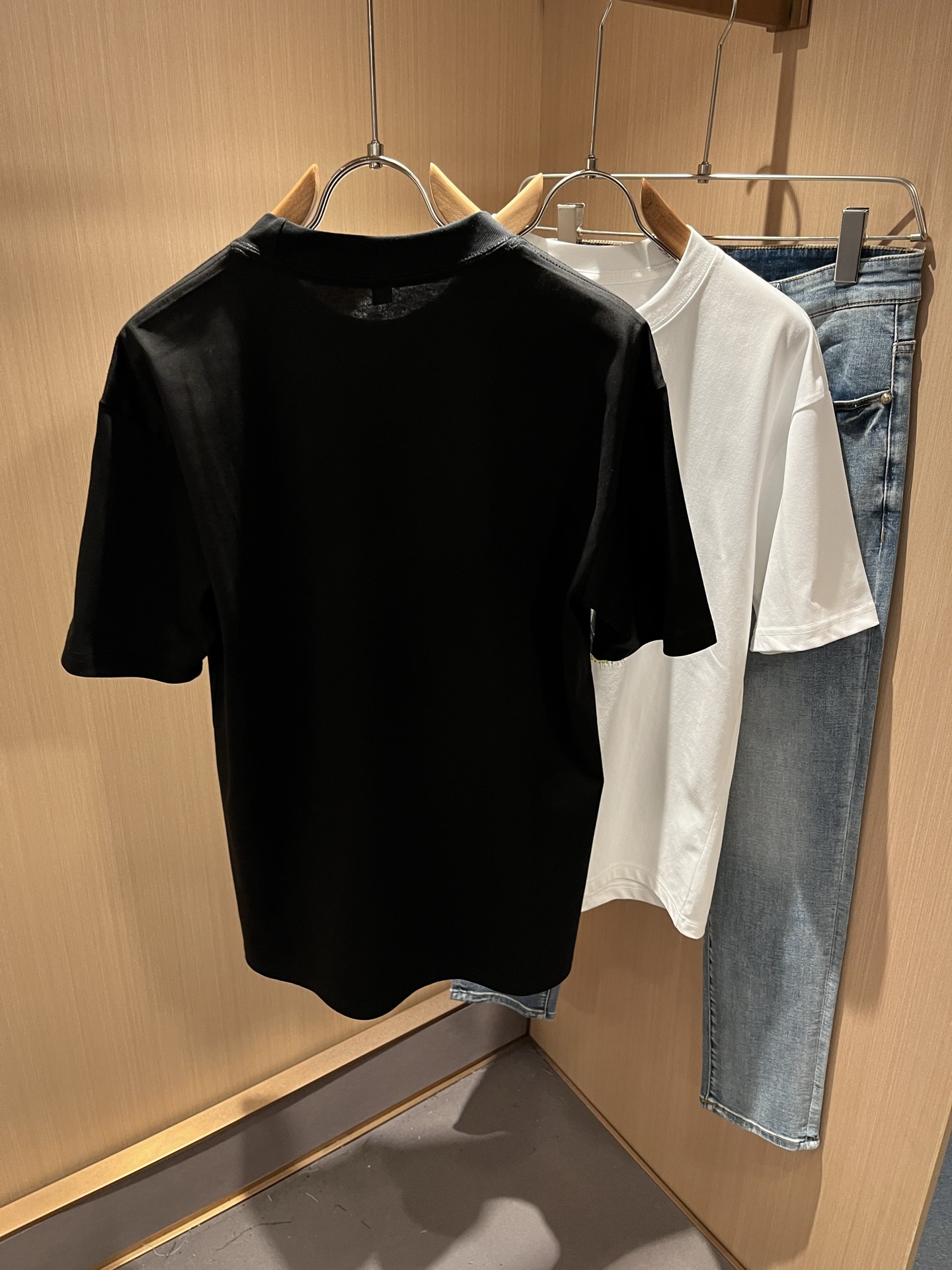 LOE*WE罗*威 2025春夏新款男女同款👫短袖T恤，意大利原厂订单渠道，极具个性高级风，标志logo