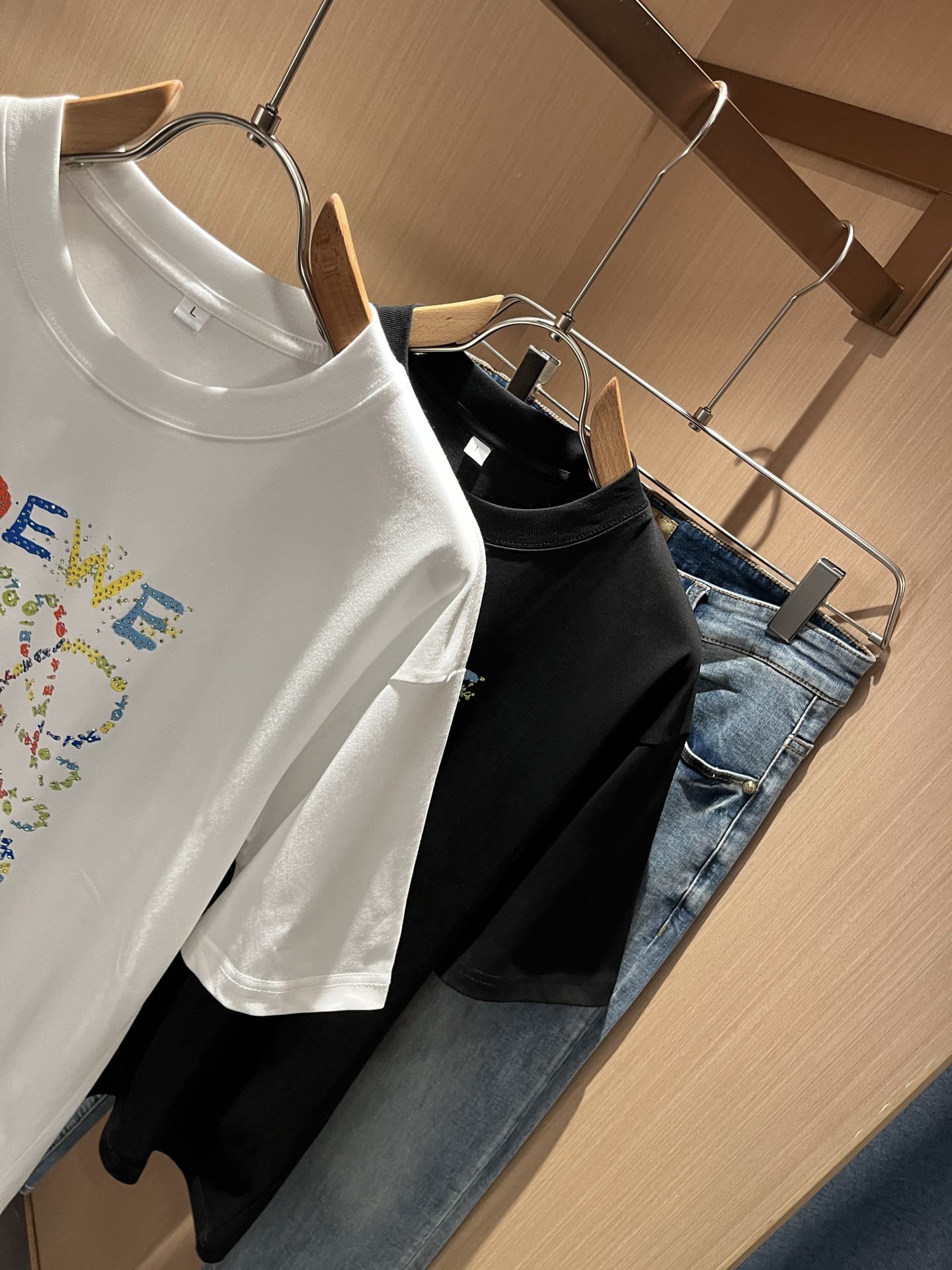 LOE*WE罗*威 2025春夏新款男女同款👫短袖T恤，意大利原厂订单渠道，极具个性高级风，标志logo