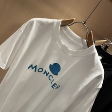 Moncler蒙家 2025春夏男女同款👫情侣款最新的贸易订单短袖T恤,全品相!!网红款!采用logo图 Moncler蒙家 2025春夏男女同款👫情侣款最新的贸易订单短袖T恤,全品相!!网红款!采用logo图