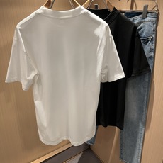 Moncler蒙家 2025春夏男女同款👫情侣款最新的贸易订单短袖T恤,全品相!!网红款!采用logo图 Moncler蒙家 2025春夏男女同款👫情侣款最新的贸易订单短袖T恤,全品相!!网红款!采用logo图