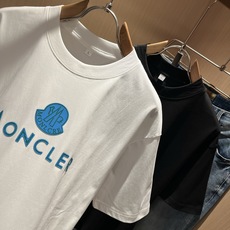 Moncler蒙家 2025春夏男女同款👫情侣款最新的贸易订单短袖T恤,全品相!!网红款!采用logo图 Moncler蒙家 2025春夏男女同款👫情侣款最新的贸易订单短袖T恤,全品相!!网红款!采用logo图