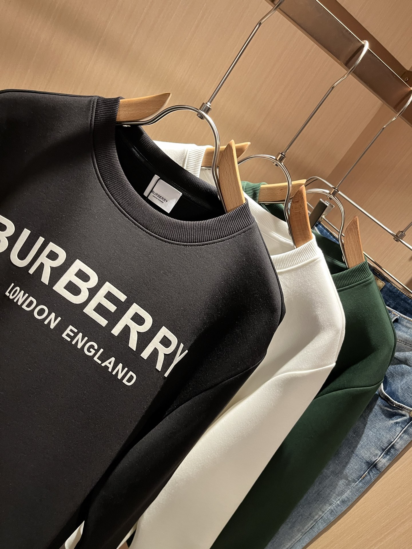 BURBER*Y巴*莉 2025秋冬新款男女同款👫基础休闲百搭棉质圆领卫衣，贸易公司渠道稀出，同步官网发