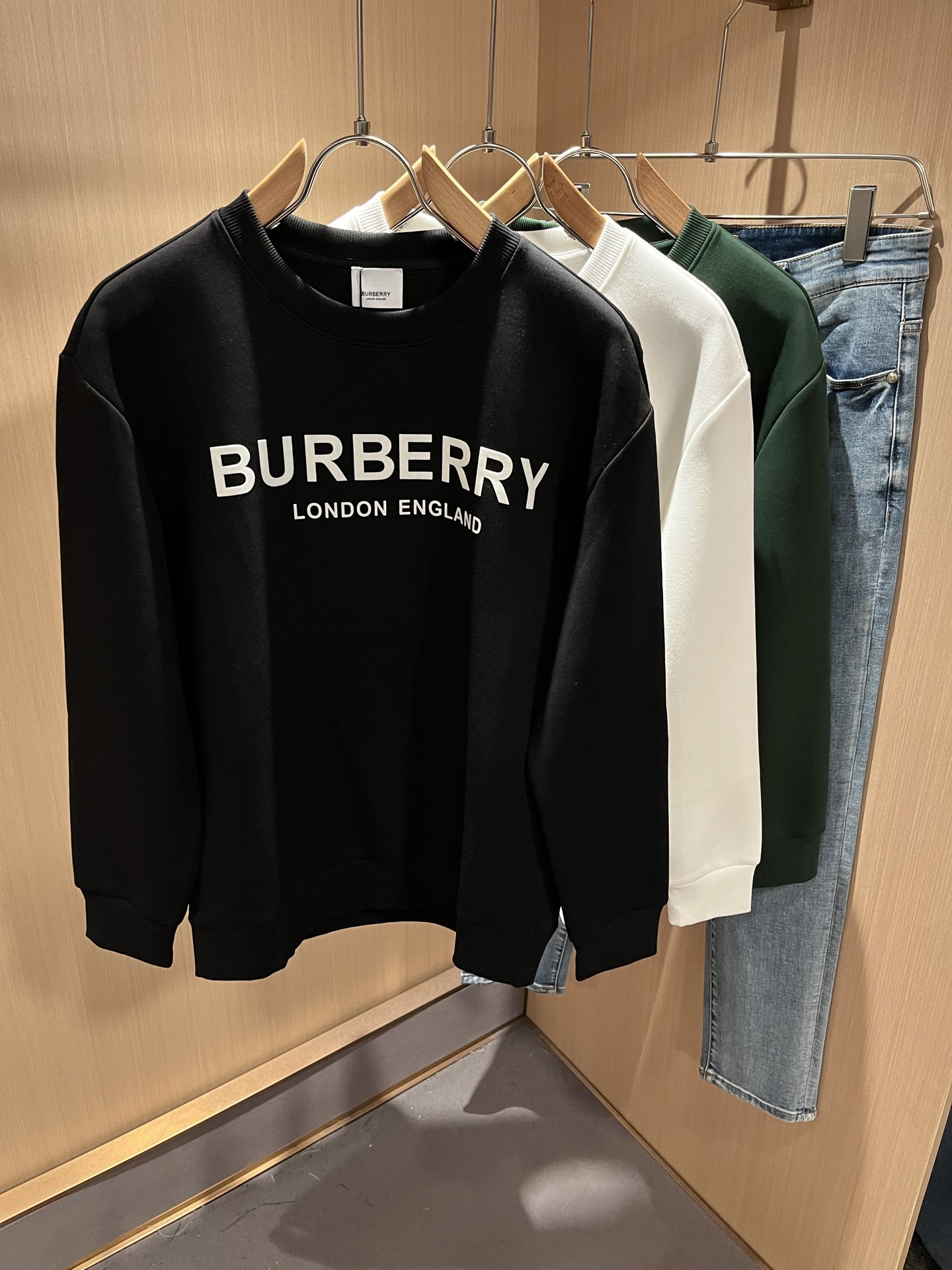 BURBER*Y巴*莉 2025秋冬新款男女同款👫基础休闲百搭棉质圆领卫衣，贸易公司渠道稀出，同步官网发