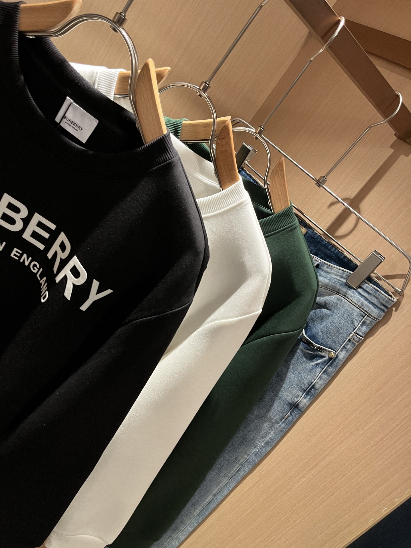 BURBER*Y巴*莉 2025秋冬新款男女同款👫基础休闲百搭棉质圆领卫衣，贸易公司渠道稀出，同步官网发