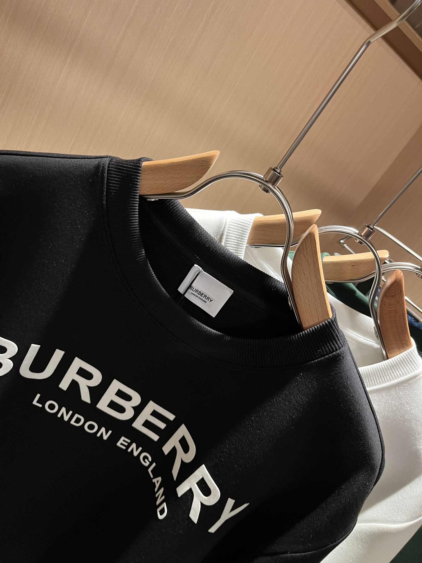 BURBER*Y巴*莉 2025秋冬新款男女同款👫基础休闲百搭棉质圆领卫衣，贸易公司渠道稀出，同步官网发