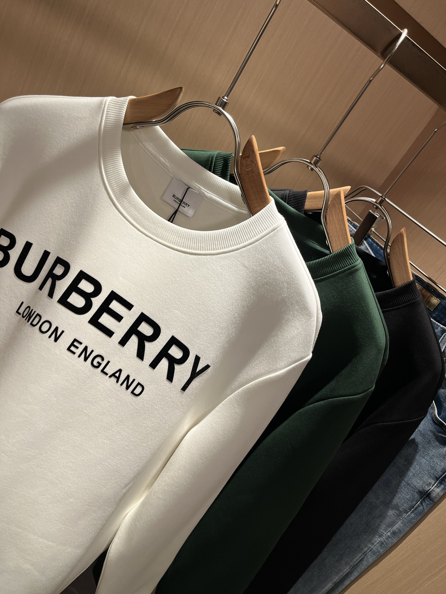 BURBER*Y巴*莉 2025秋冬新款男女同款👫基础休闲百搭棉质圆领卫衣，贸易公司渠道稀出，同步官网发