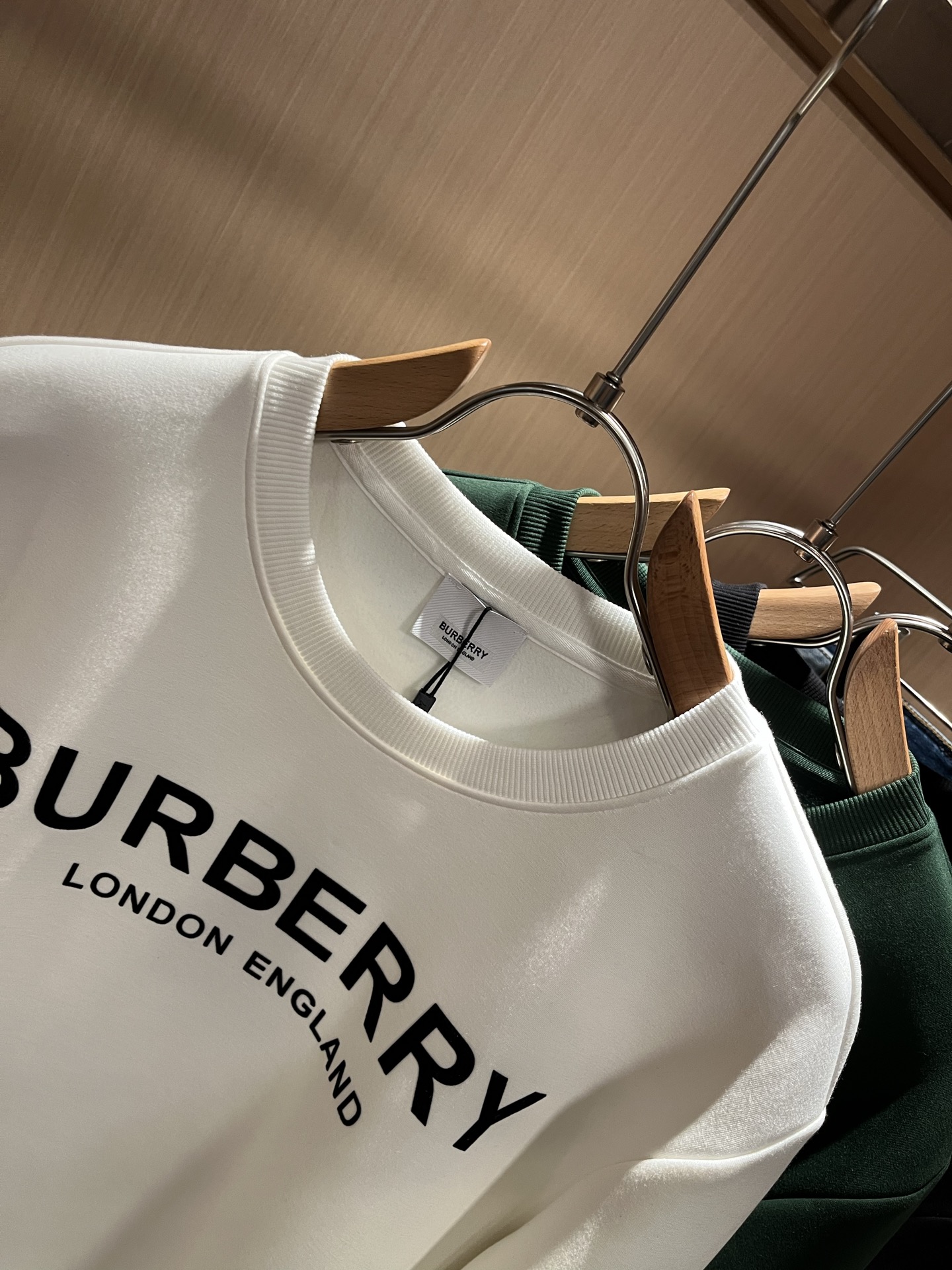 BURBER*Y巴*莉 2025秋冬新款男女同款👫基础休闲百搭棉质圆领卫衣，贸易公司渠道稀出，同步官网发