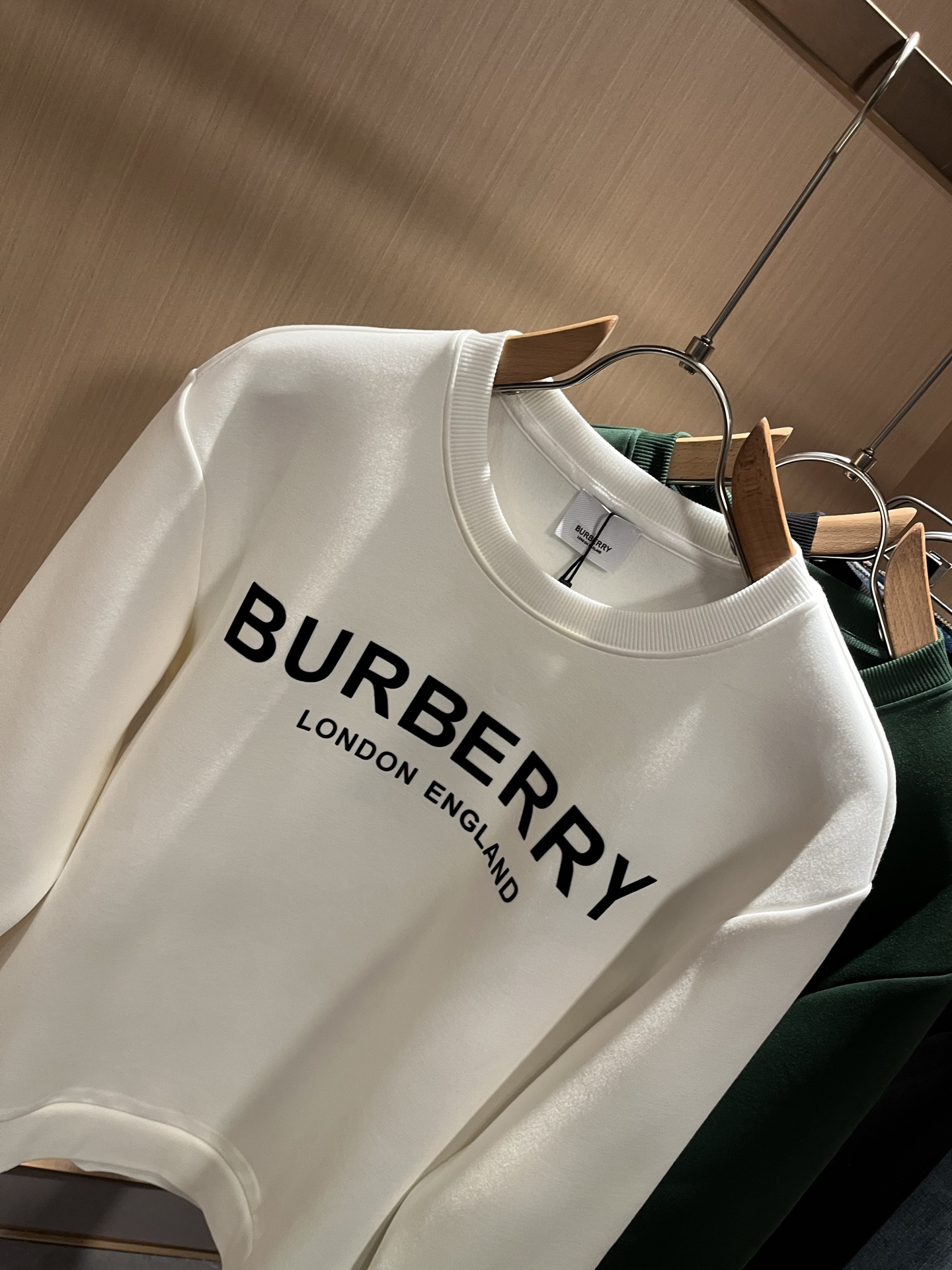 BURBER*Y巴*莉 2025秋冬新款男女同款👫基础休闲百搭棉质圆领卫衣，贸易公司渠道稀出，同步官网发