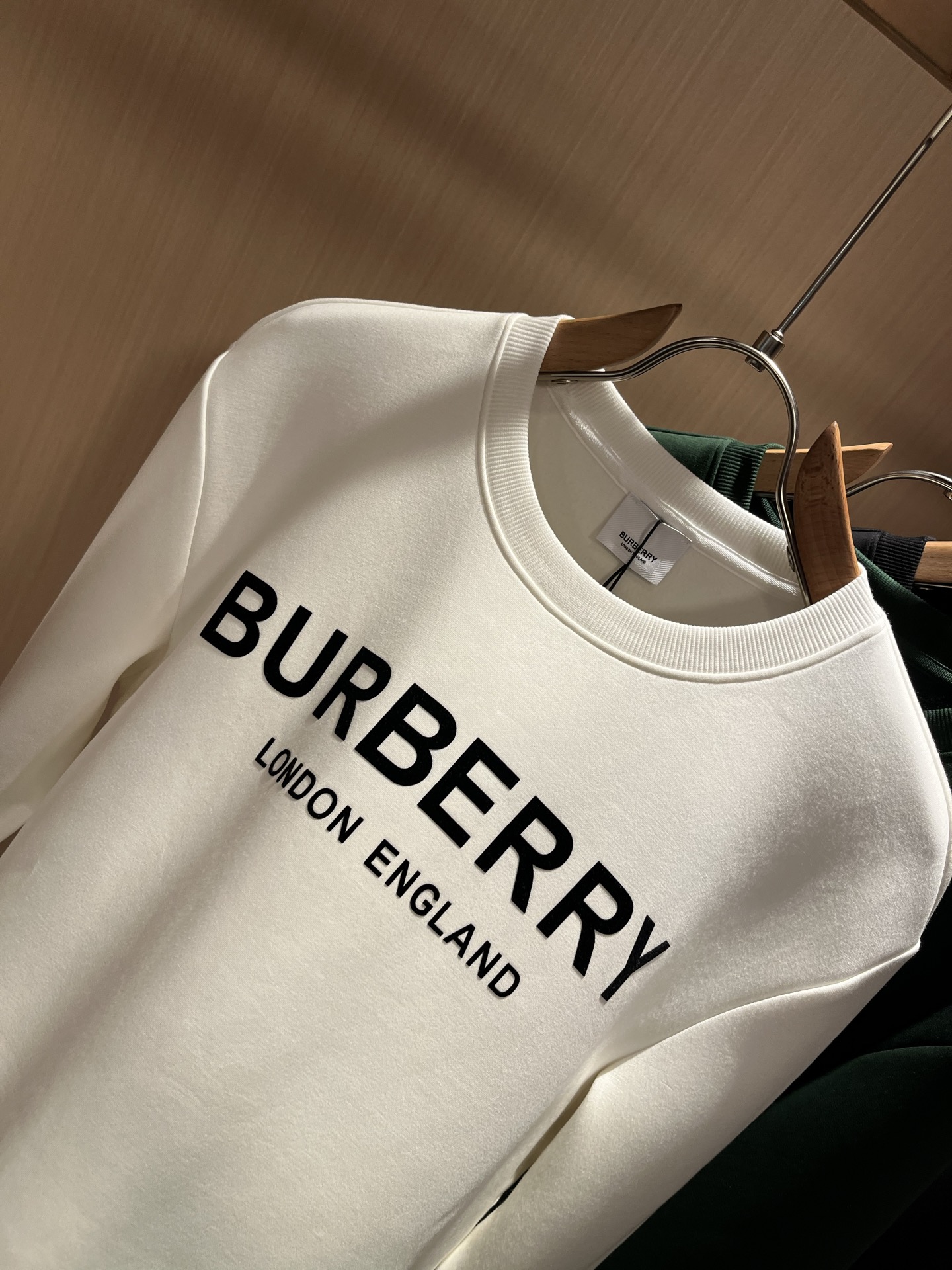 BURBER*Y巴*莉 2025秋冬新款男女同款👫基础休闲百搭棉质圆领卫衣，贸易公司渠道稀出，同步官网发