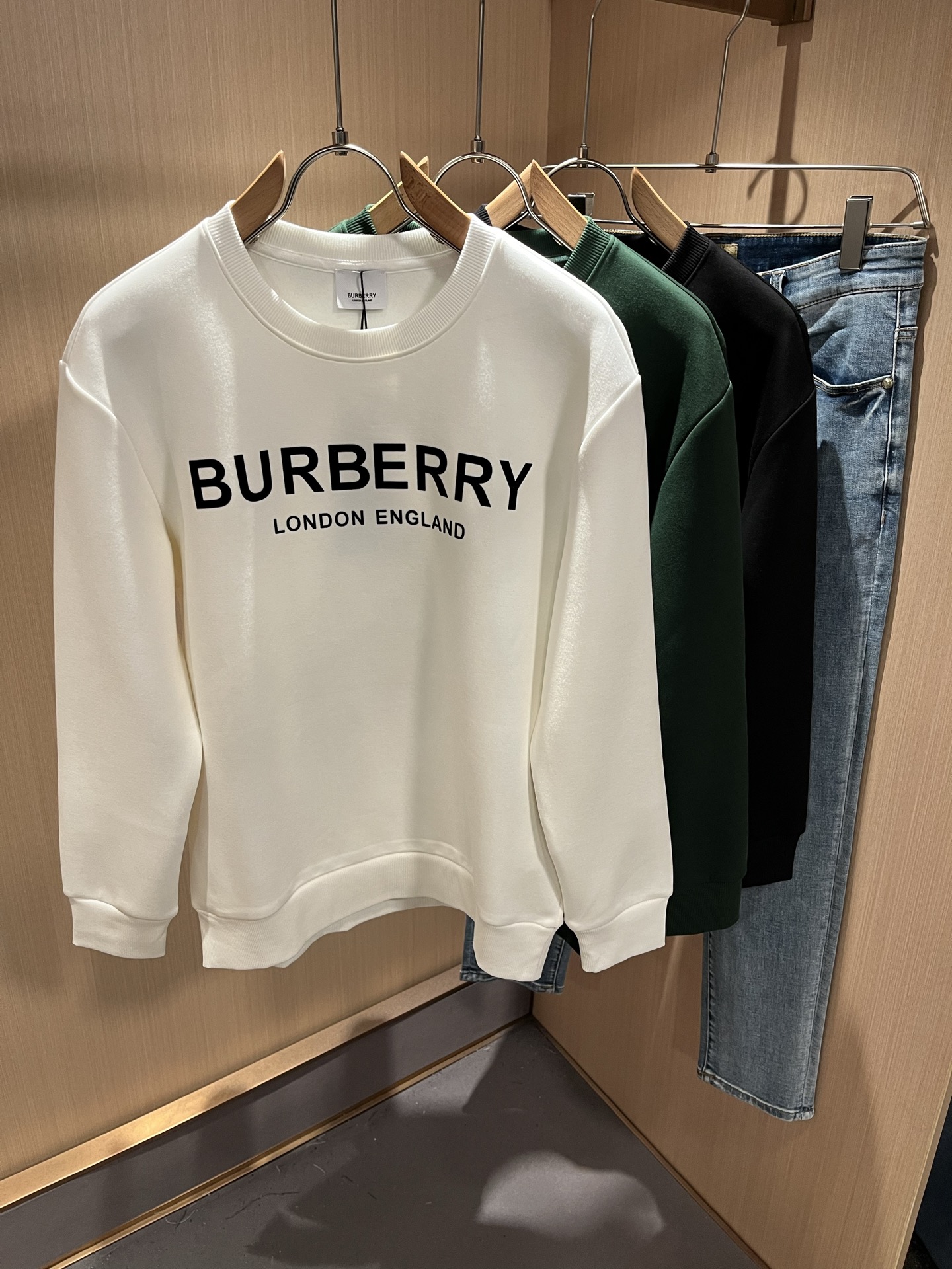 BURBER*Y巴*莉 2025秋冬新款男女同款👫基础休闲百搭棉质圆领卫衣，贸易公司渠道稀出，同步官网发