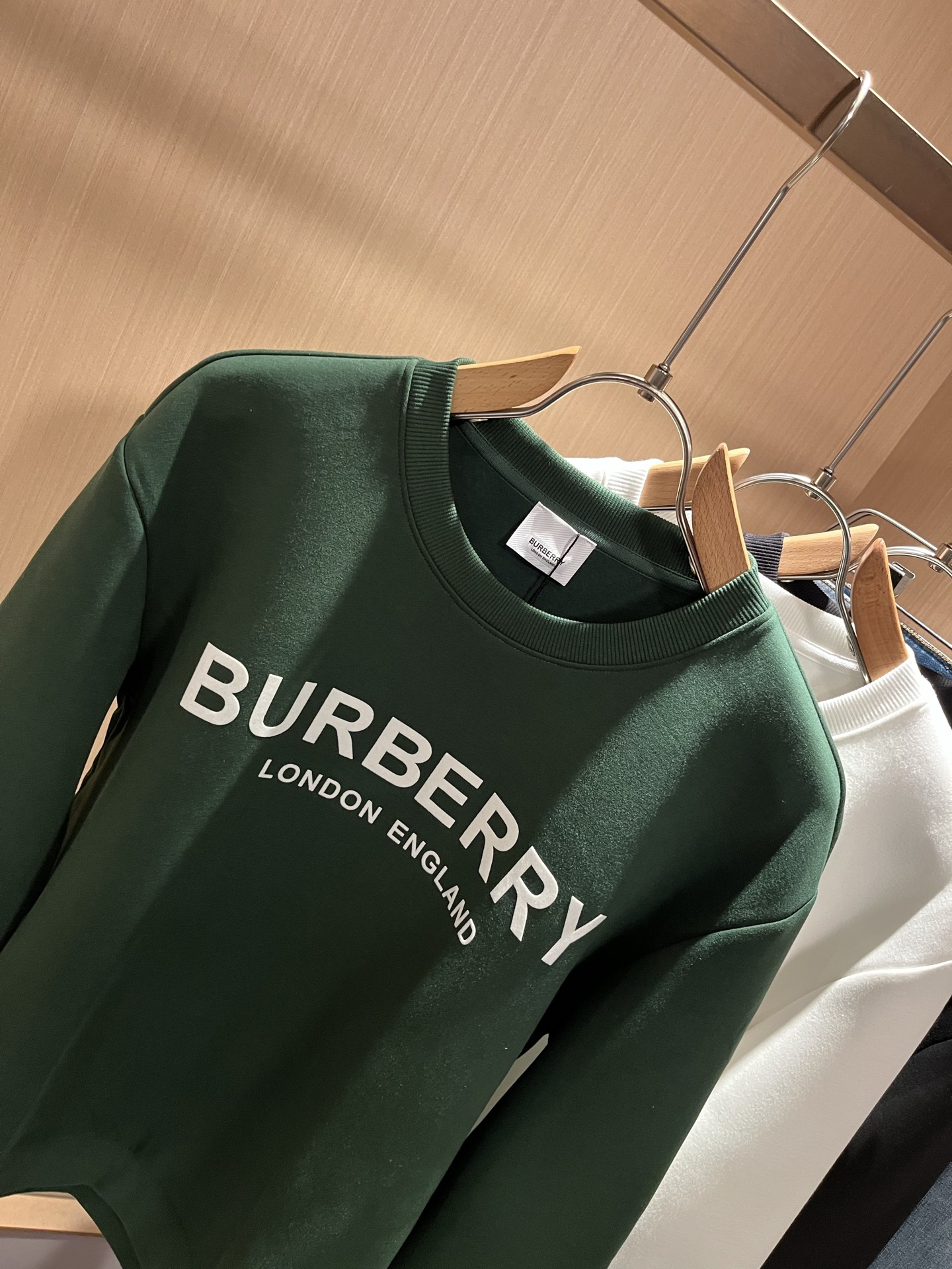 BURBER*Y巴*莉 2025秋冬新款男女同款👫基础休闲百搭棉质圆领卫衣，贸易公司渠道稀出，同步官网发