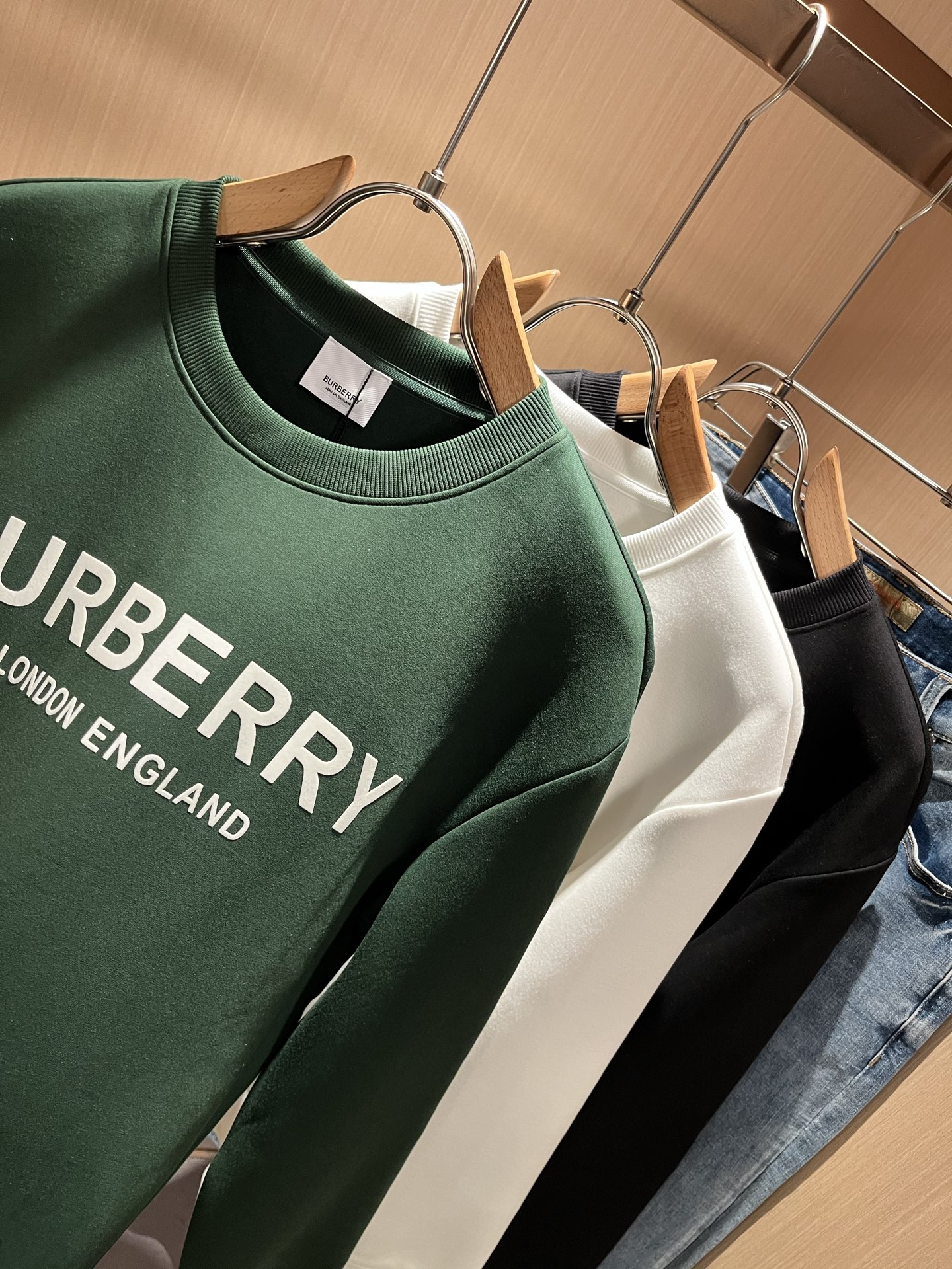 BURBER*Y巴*莉 2025秋冬新款男女同款👫基础休闲百搭棉质圆领卫衣，贸易公司渠道稀出，同步官网发