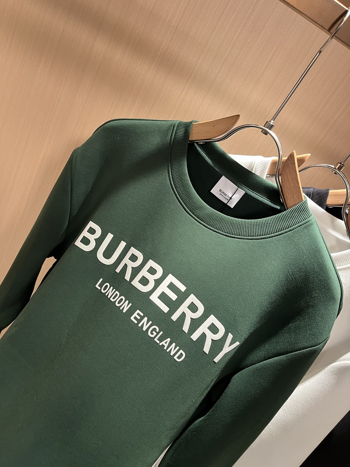 BURBER*Y巴*莉 2025秋冬新款男女同款👫基础休闲百搭棉质圆领卫衣，贸易公司渠道稀出，同步官网发