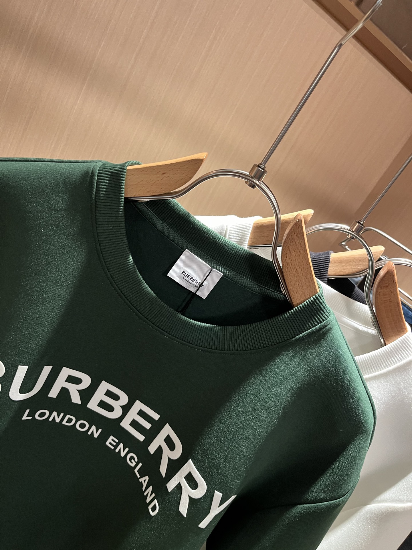 BURBER*Y巴*莉 2025秋冬新款男女同款👫基础休闲百搭棉质圆领卫衣，贸易公司渠道稀出，同步官网发