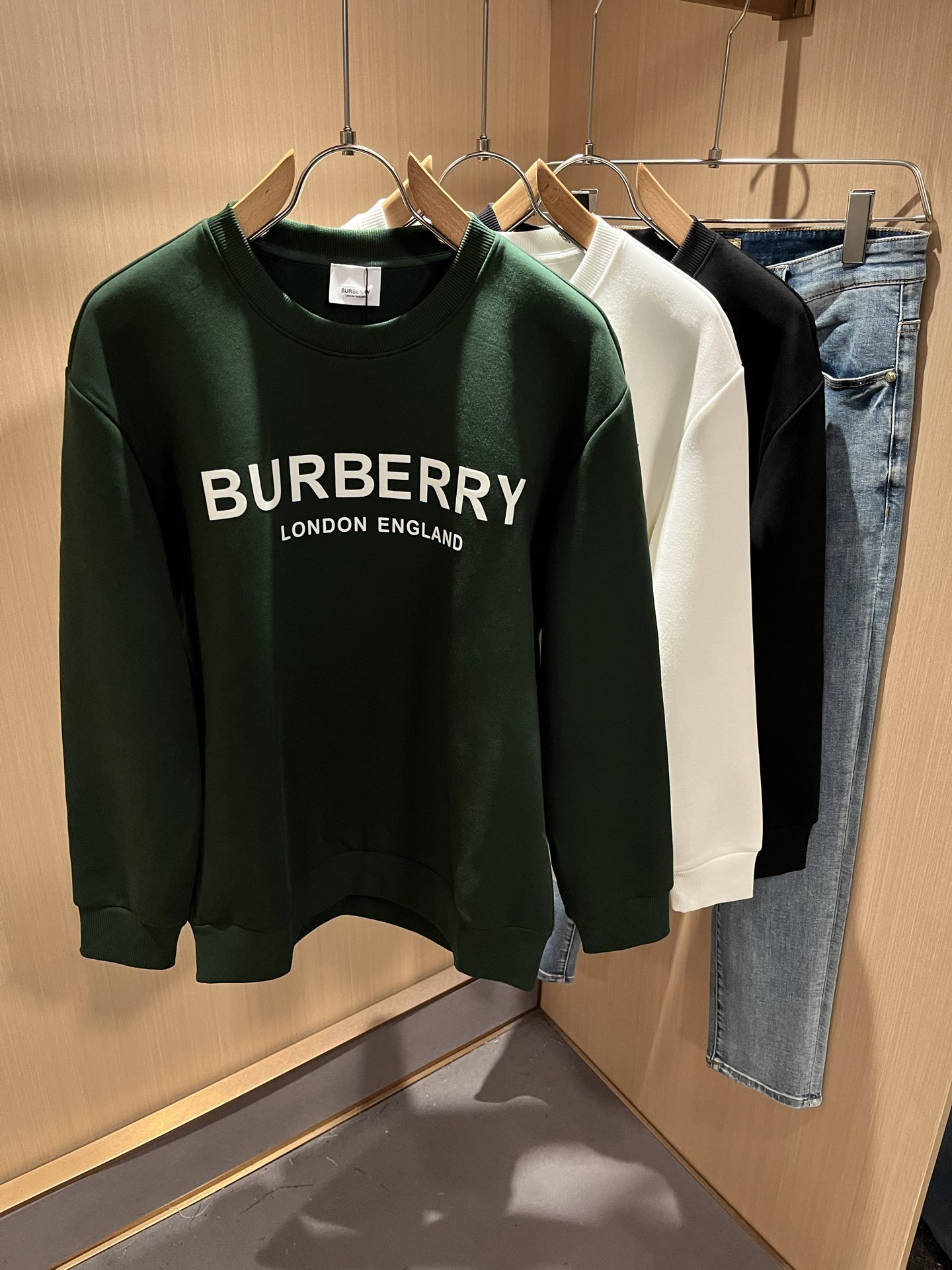 BURBER*Y巴*莉 2025秋冬新款男女同款👫基础休闲百搭棉质圆领卫衣，贸易公司渠道稀出，同步官网发