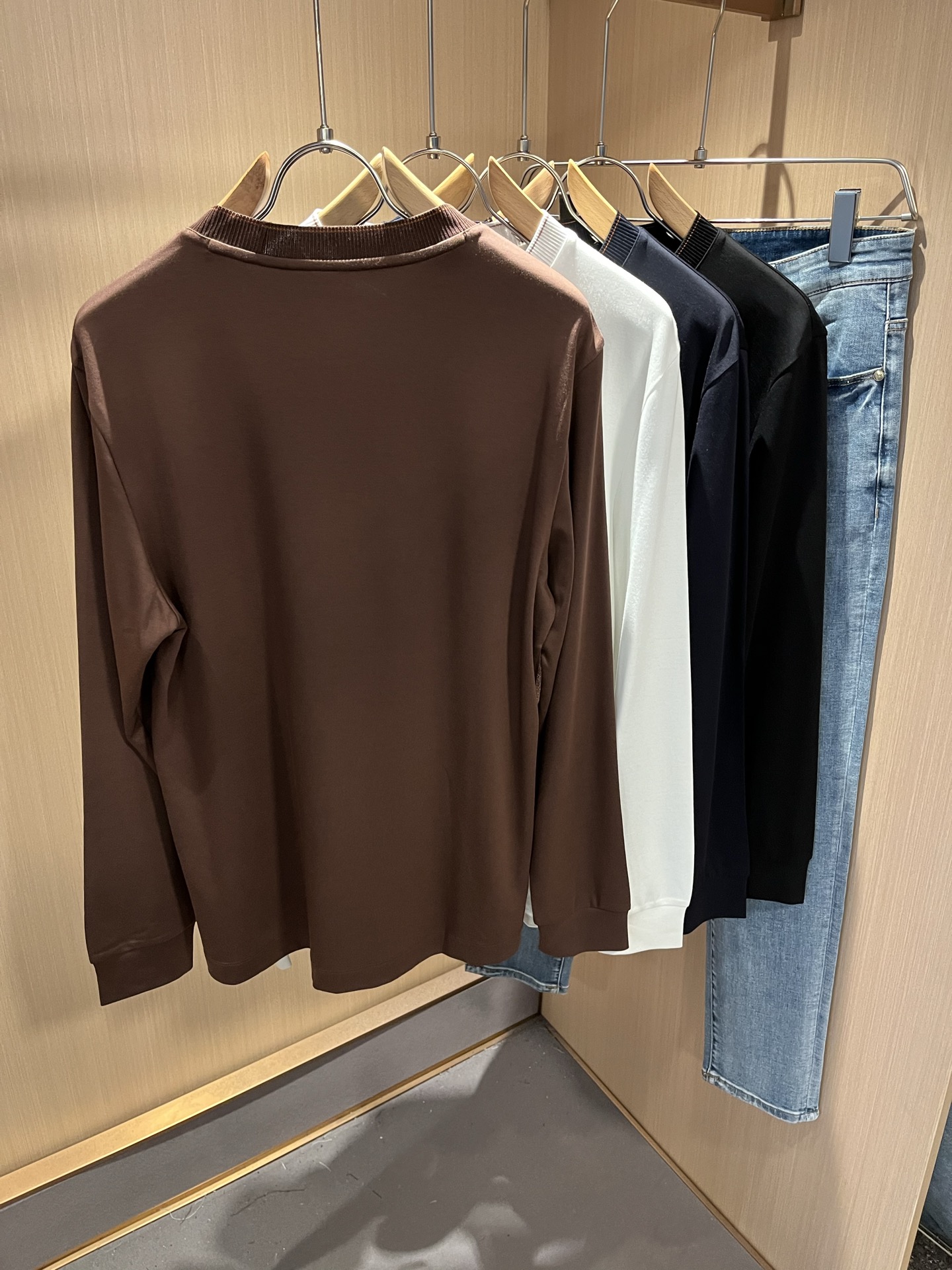 Ermenegildo Zeg*a杰*亚 2025秋冬新品男士长袖休闲打底衫，外贸公司订单！是杰尼亚经典