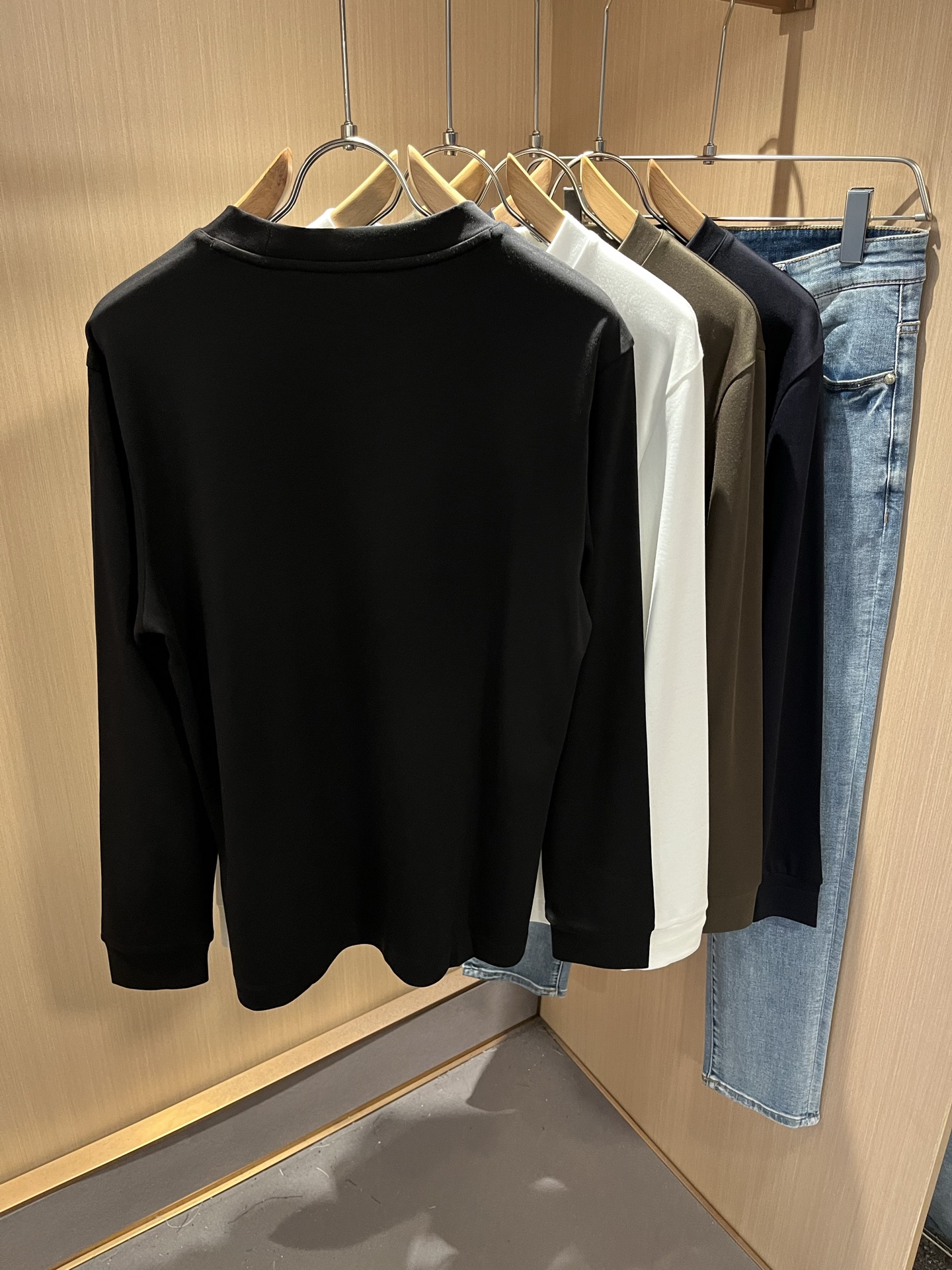 PRAD*A普*达2025秋冬新款男士长袖打底衫，最新款全网独家首上！！~既经典有时尚百搭，谁不爱啊，将