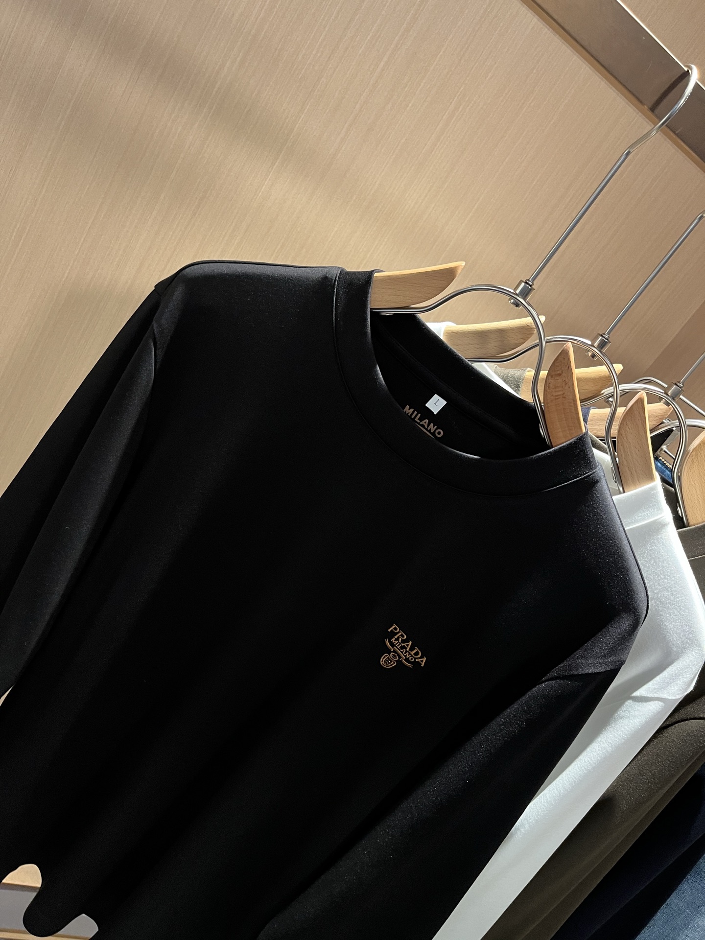 PRAD*A普*达2025秋冬新款男士长袖打底衫，最新款全网独家首上！！~既经典有时尚百搭，谁不爱啊，将