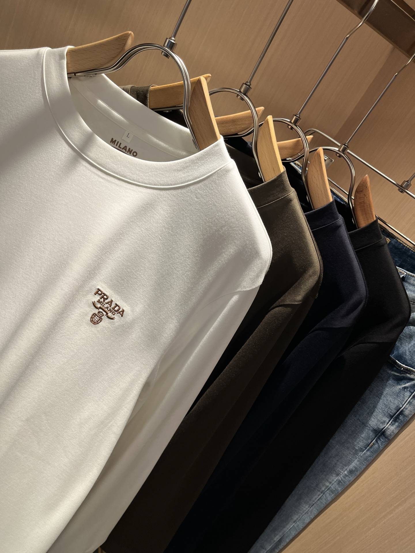 PRAD*A普*达2025秋冬新款男士长袖打底衫，最新款全网独家首上！！~既经典有时尚百搭，谁不爱啊，将