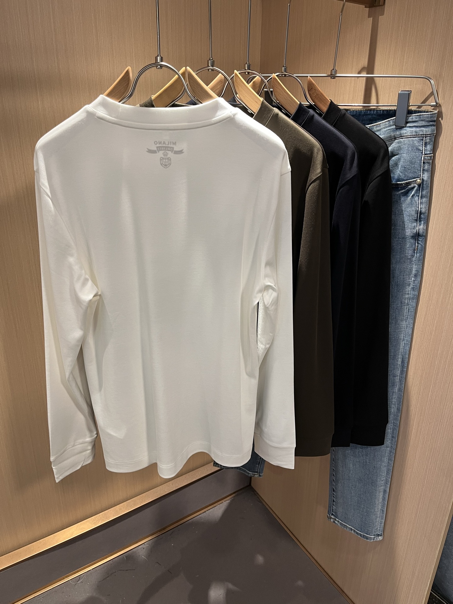 PRAD*A普*达2025秋冬新款男士长袖打底衫，最新款全网独家首上！！~既经典有时尚百搭，谁不爱啊，将