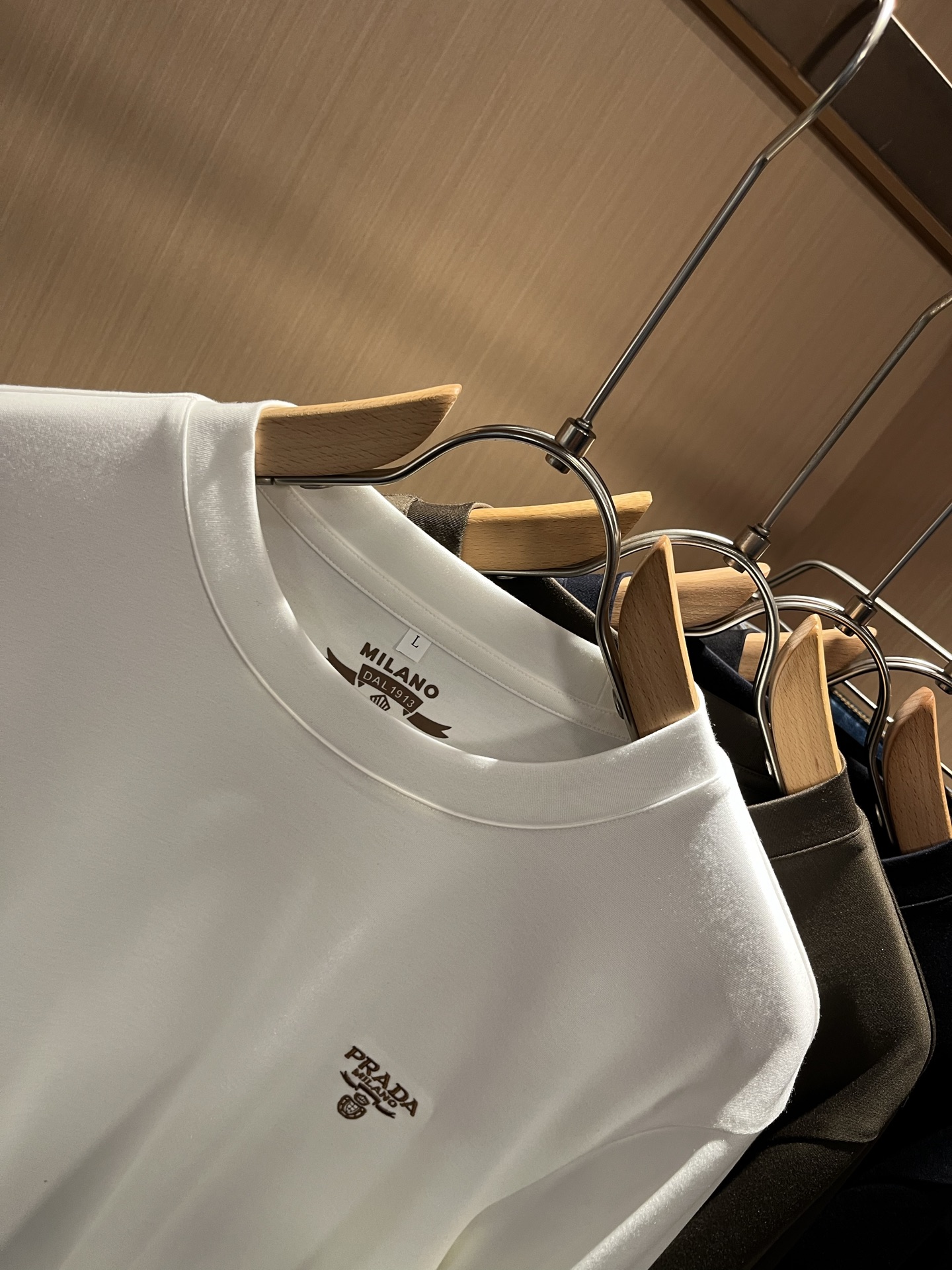 PRAD*A普*达2025秋冬新款男士长袖打底衫，最新款全网独家首上！！~既经典有时尚百搭，谁不爱啊，将