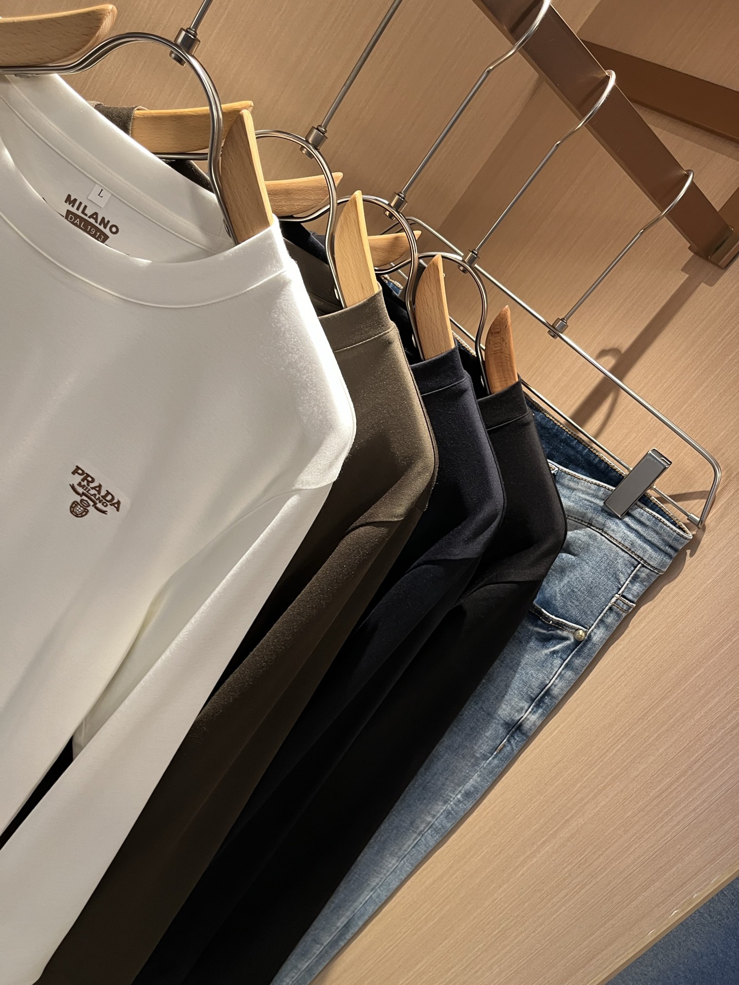 PRAD*A普*达2025秋冬新款男士长袖打底衫，最新款全网独家首上！！~既经典有时尚百搭，谁不爱啊，将